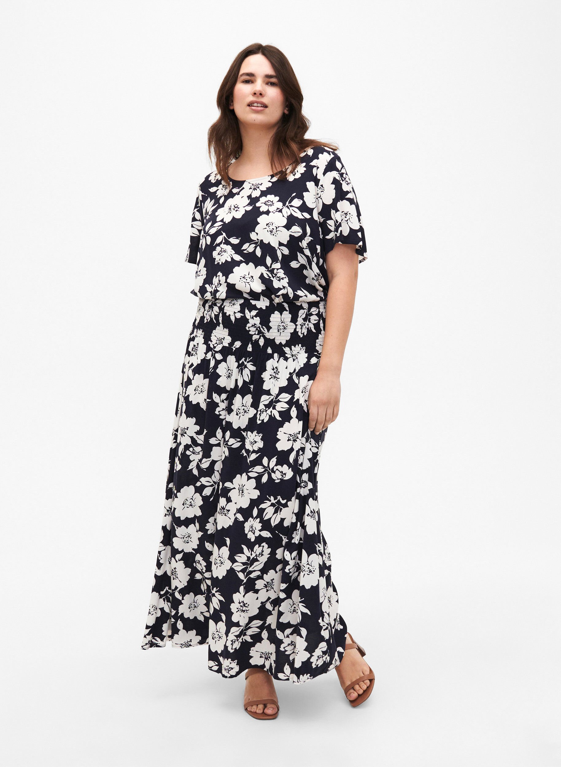 Zizzi FLASH - Maxi rok in viscose met smokwerk, Blauw, Model image number 0