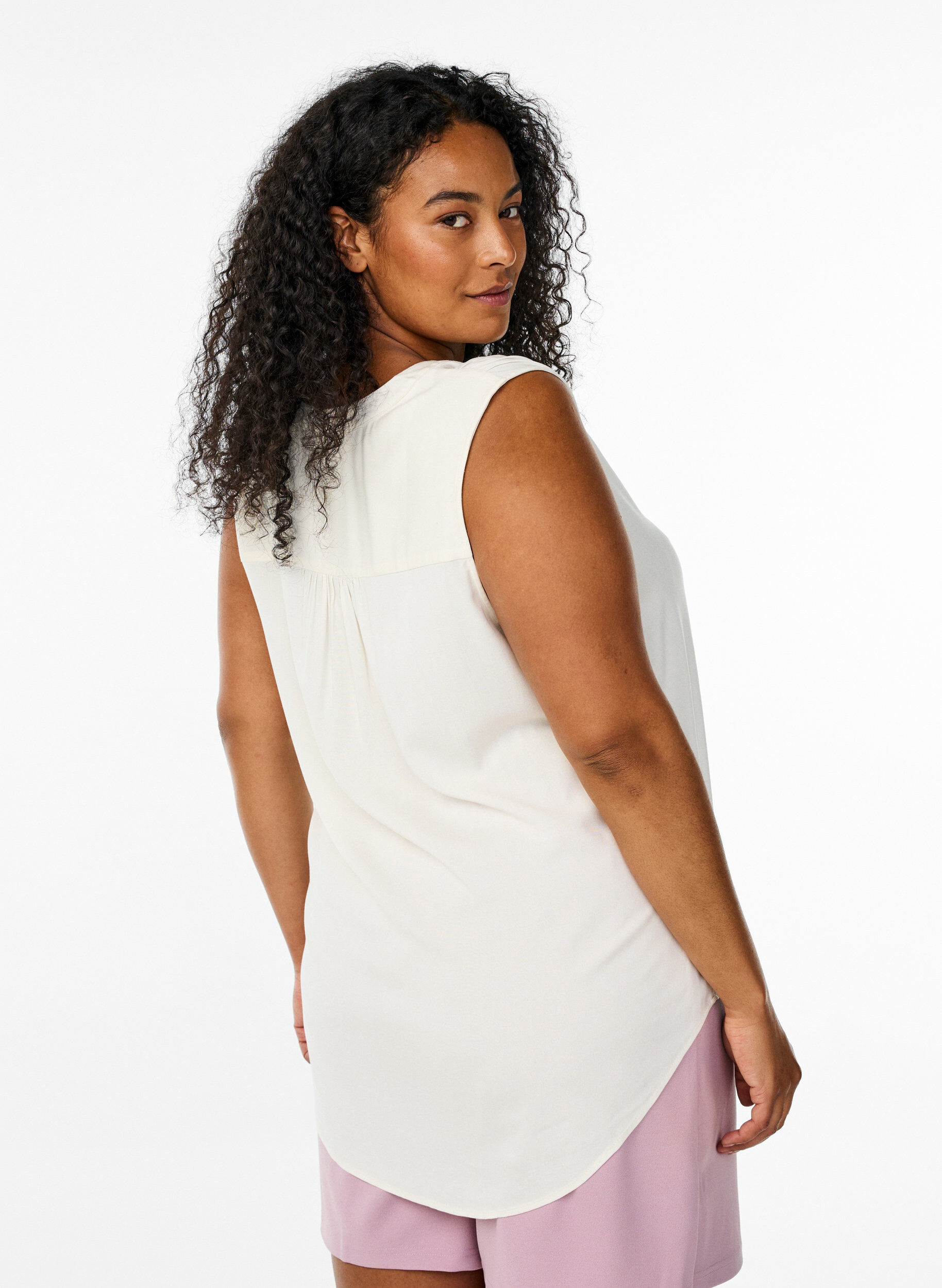 Zizzi FLASH - Mouwloze viscose blouse, Vanille, Model image number 2