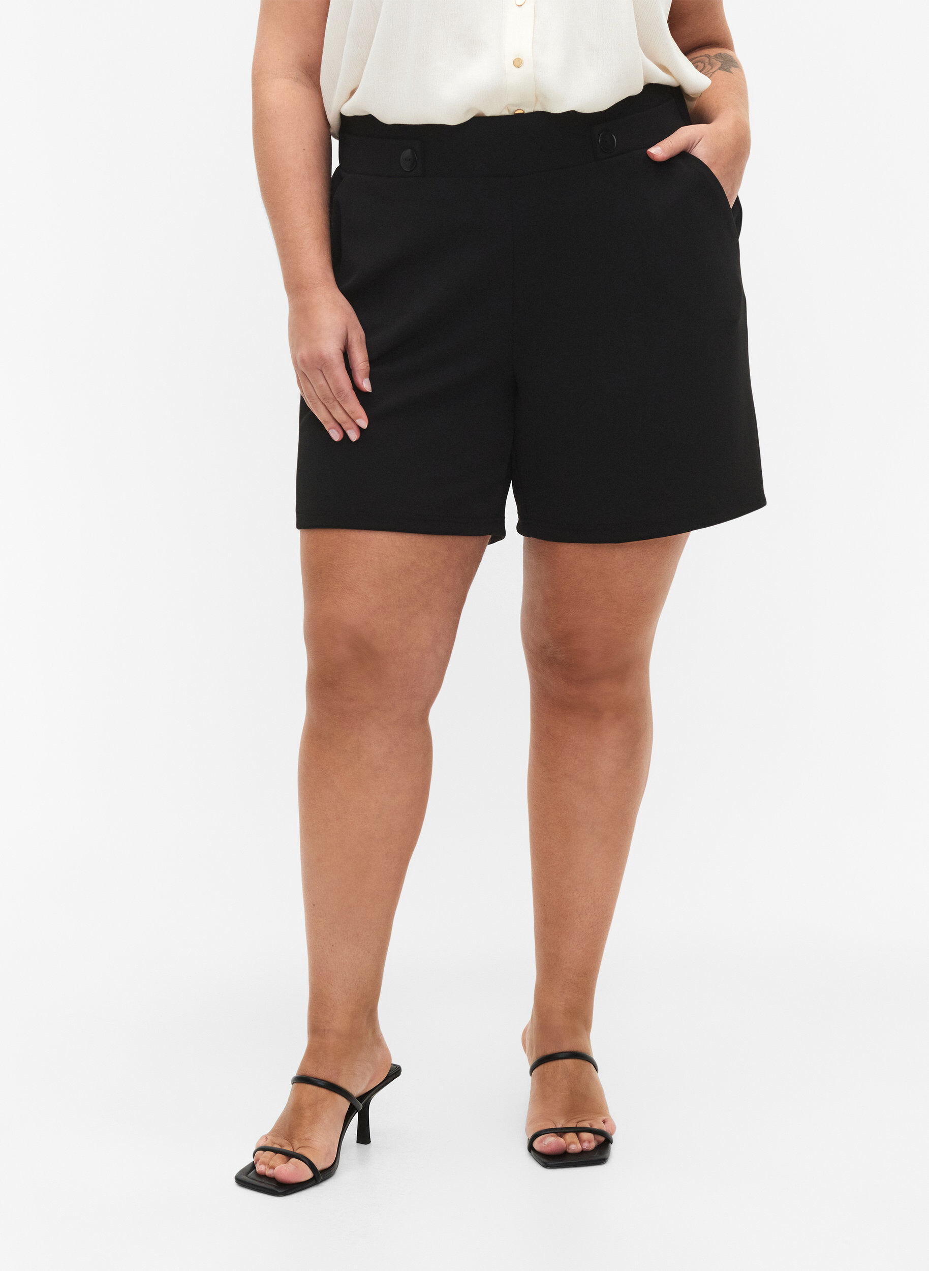 ZizziKorte broek met zakken en losse pasvorm, Zwart, Model image number 4