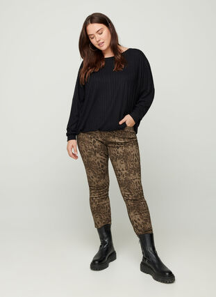 Amy jeans met print, Green Leopard, Model image number 2