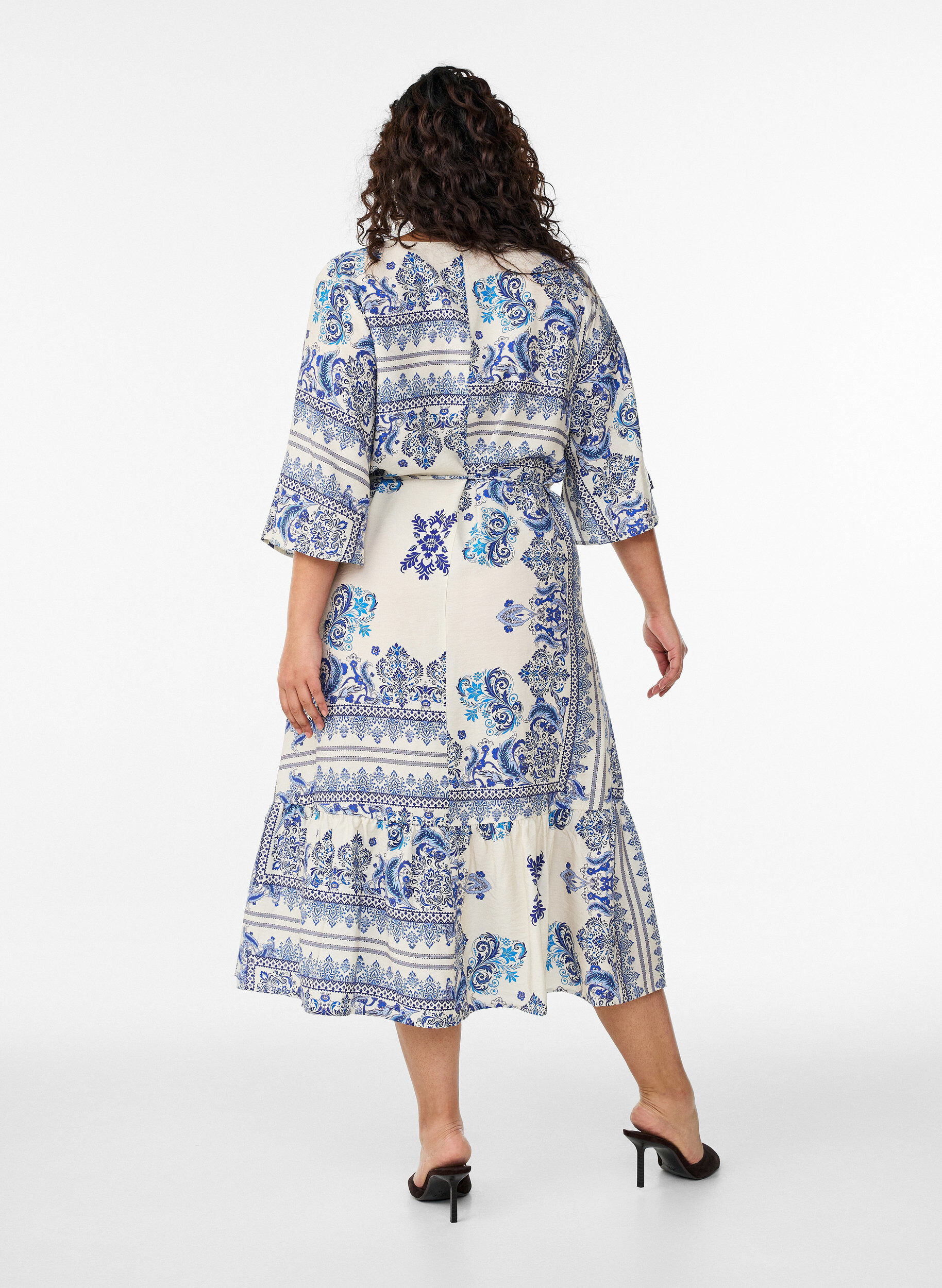Zizzi Gedessineerde midi jurk in viscose met strikceintuur, Blauw, Model image number 1