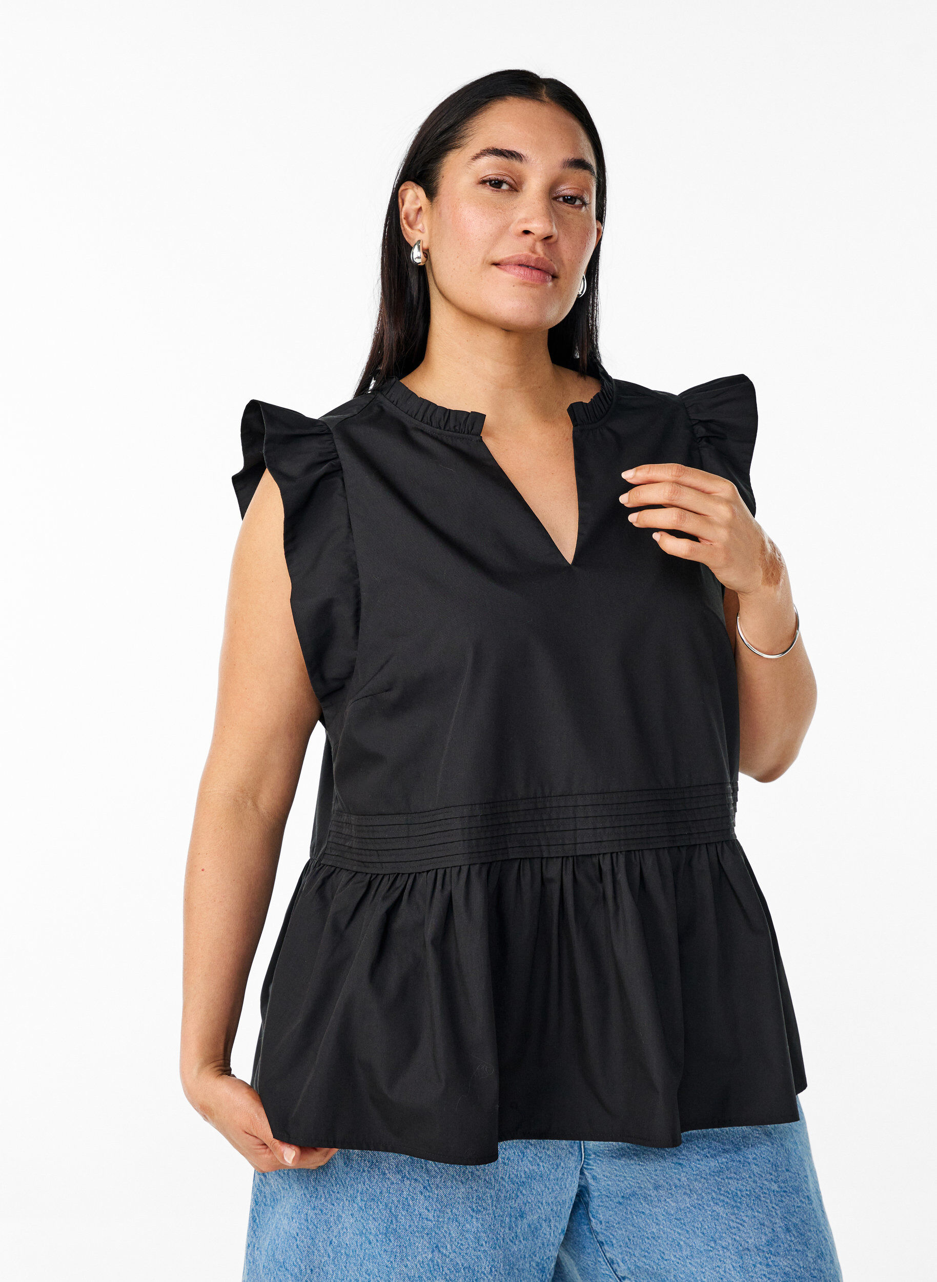 Zizzi Mouwloze top met pin-tuck en ruches, Zwart, Model image number 0