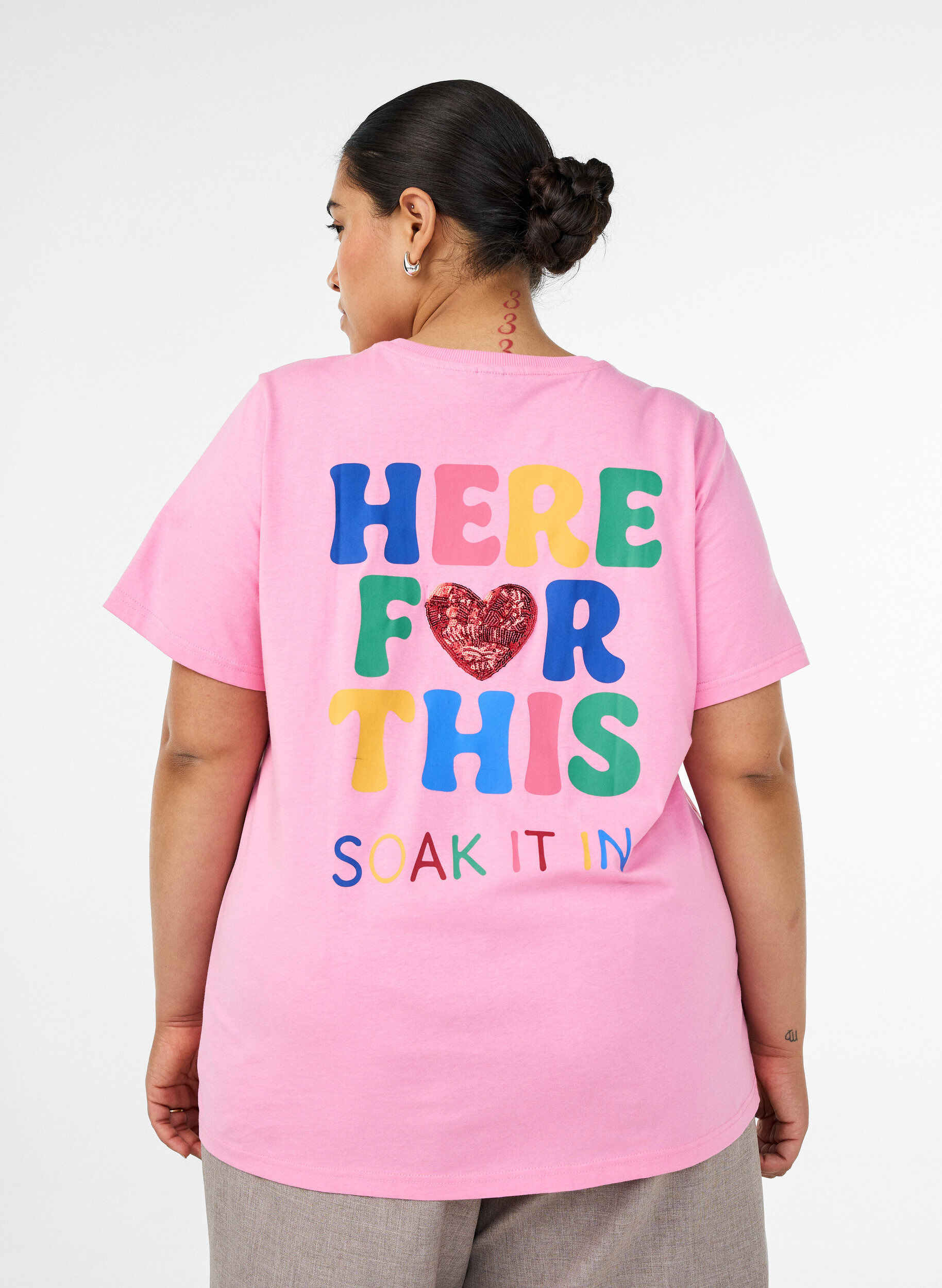 ZizziT-shirt met pailletten hart en kleurrijke achterprint, Roze, Model image number 2