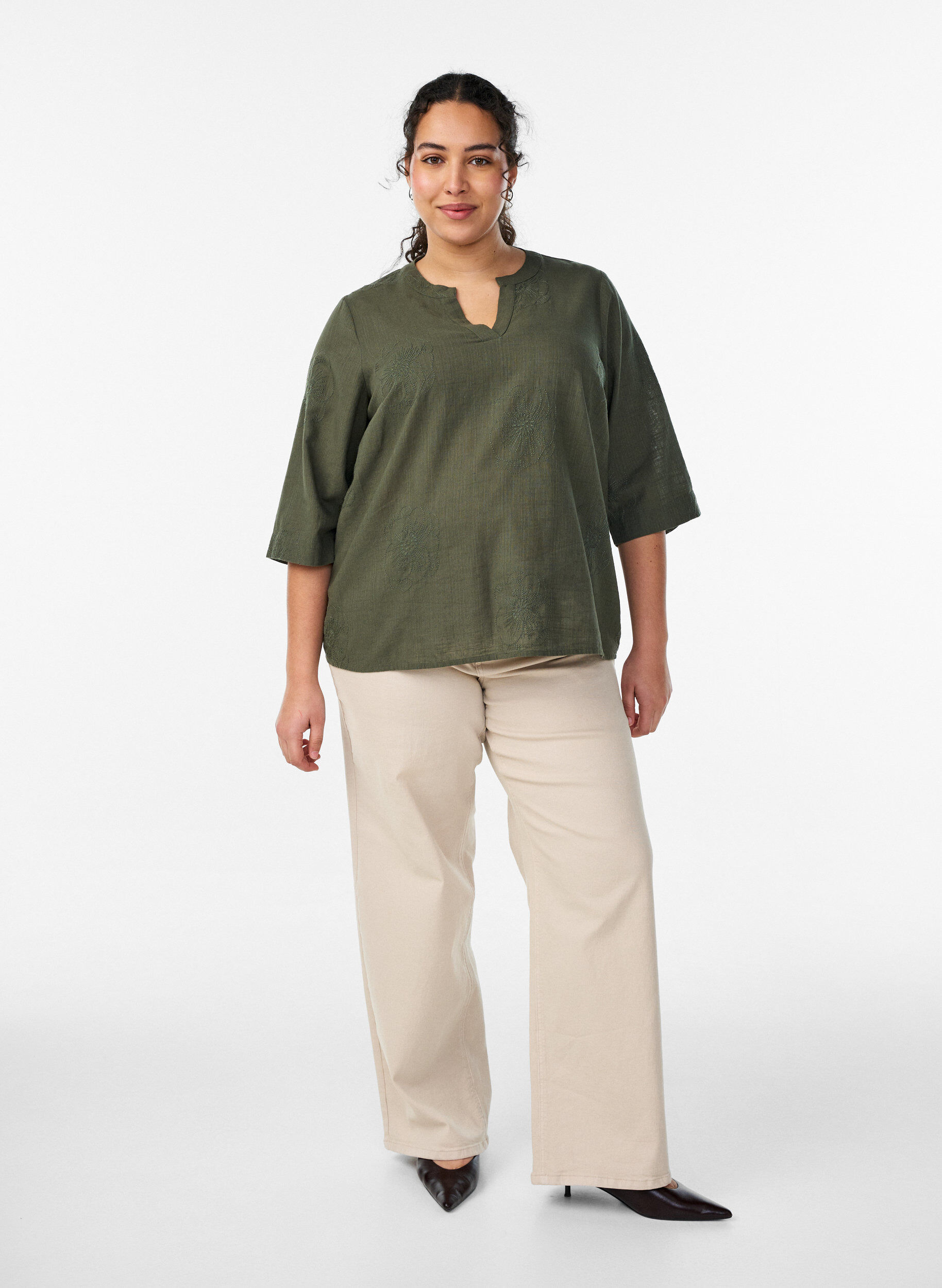 Zizzi Katoenen blouse met geborduurde details en 3/4 mouwen, Groen, Model image number 1