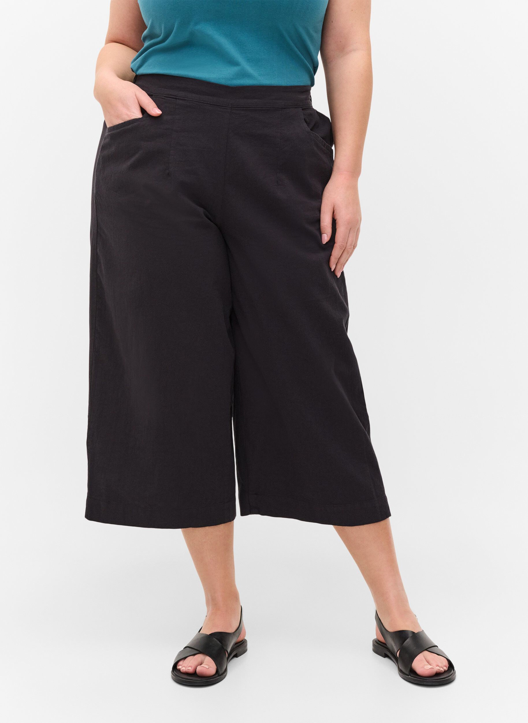 Zizzi Losse culotte broek in katoen, Black, Model image number 2