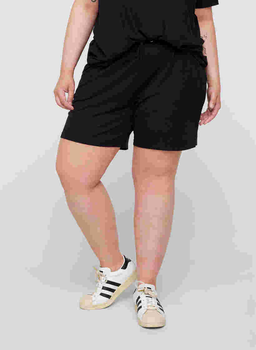 Shorts met ribstof en zakken, Black, Model image number 2