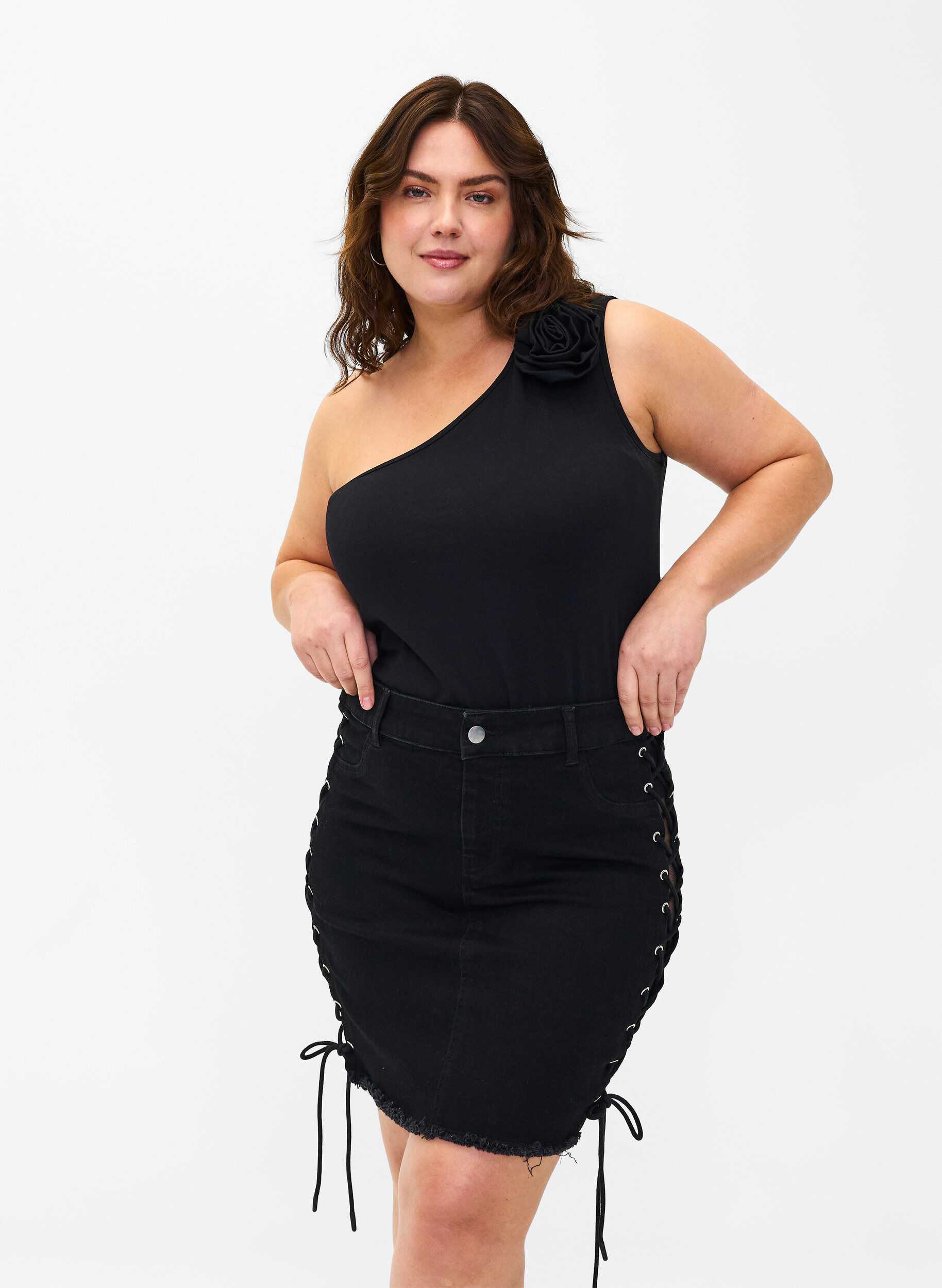 Zizzi Korte denim rok met veterdetails, Black, Model image number 0