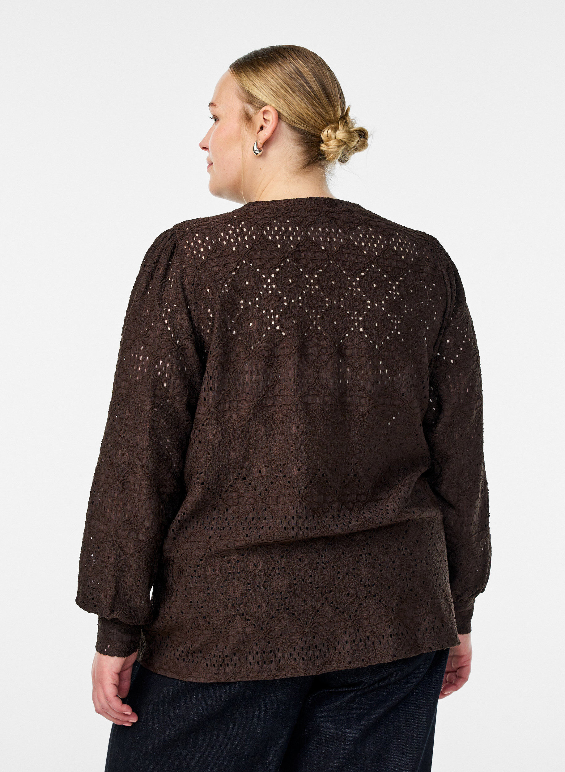 Zizzi Blouse met lange mouwen en opengewerkte borduursels, Bruin, Model image number 2