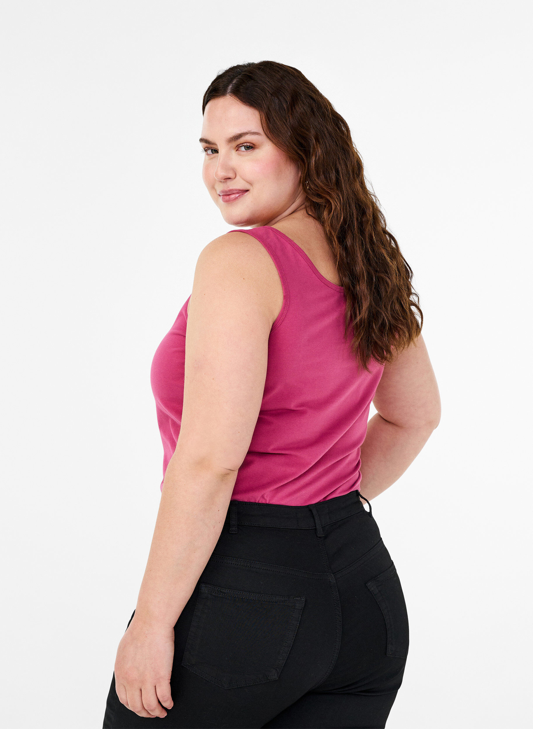 Zizzi Effen gekleurd basic top in katoen, Rood, Model image number 2