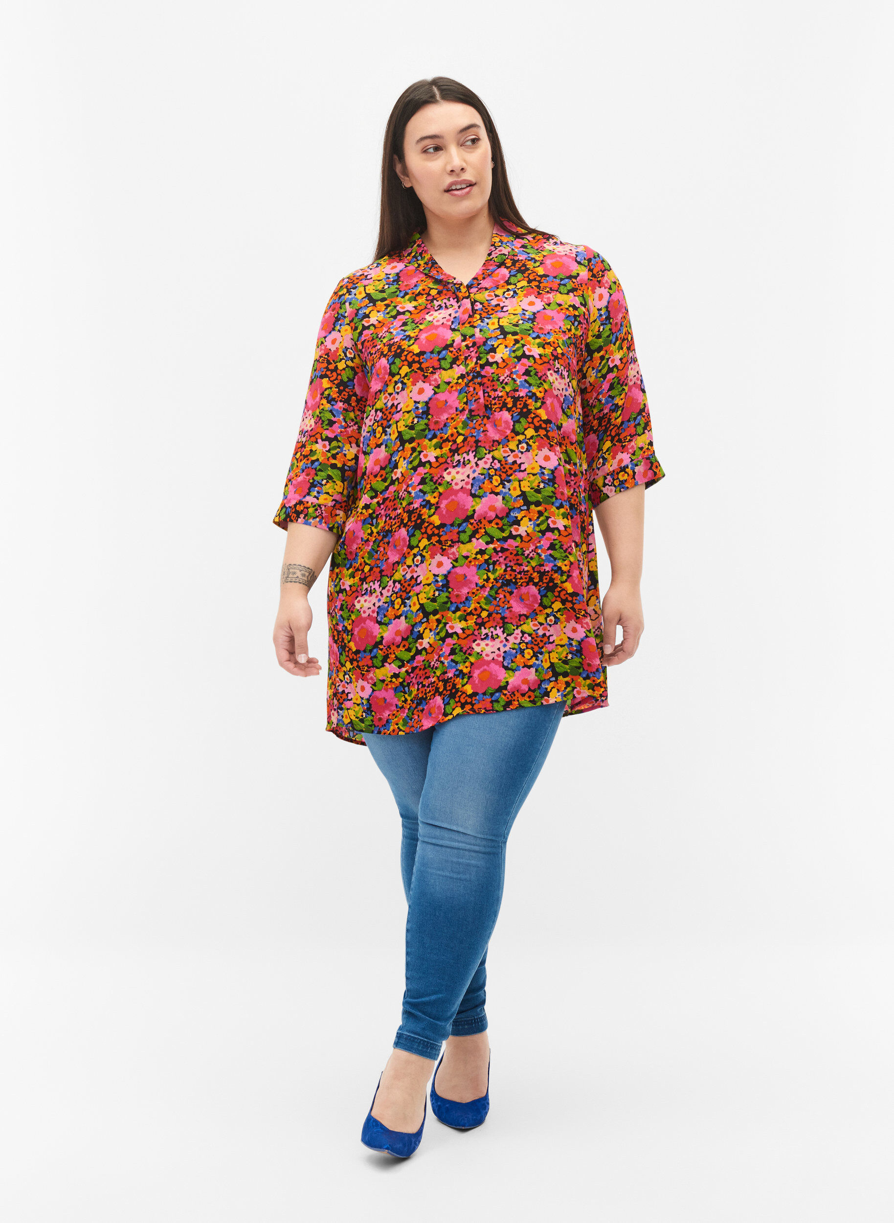 Zizzi Gebloemde viscose tuniek met 3/4 mouwen, Neon Flower Print, Model image number 2