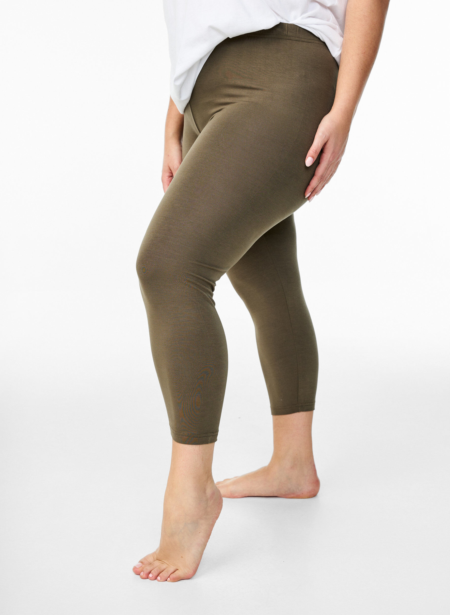 Zizzi Basic 3/4-legging in viscose, Groen, Model image number 0
