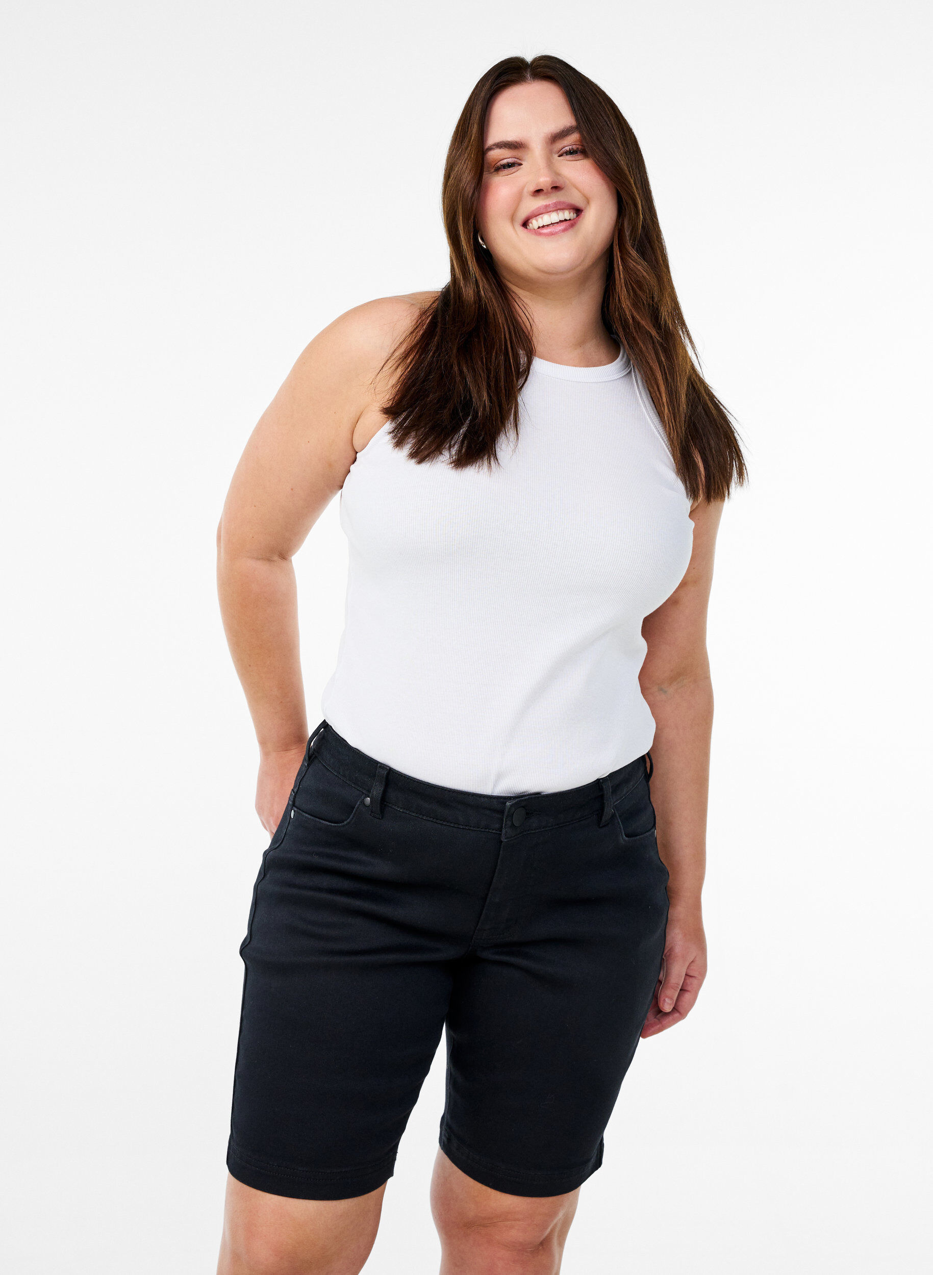 Zizzi Korte broek Emily, slim fit met normale taille, Zwart, Model image number 0