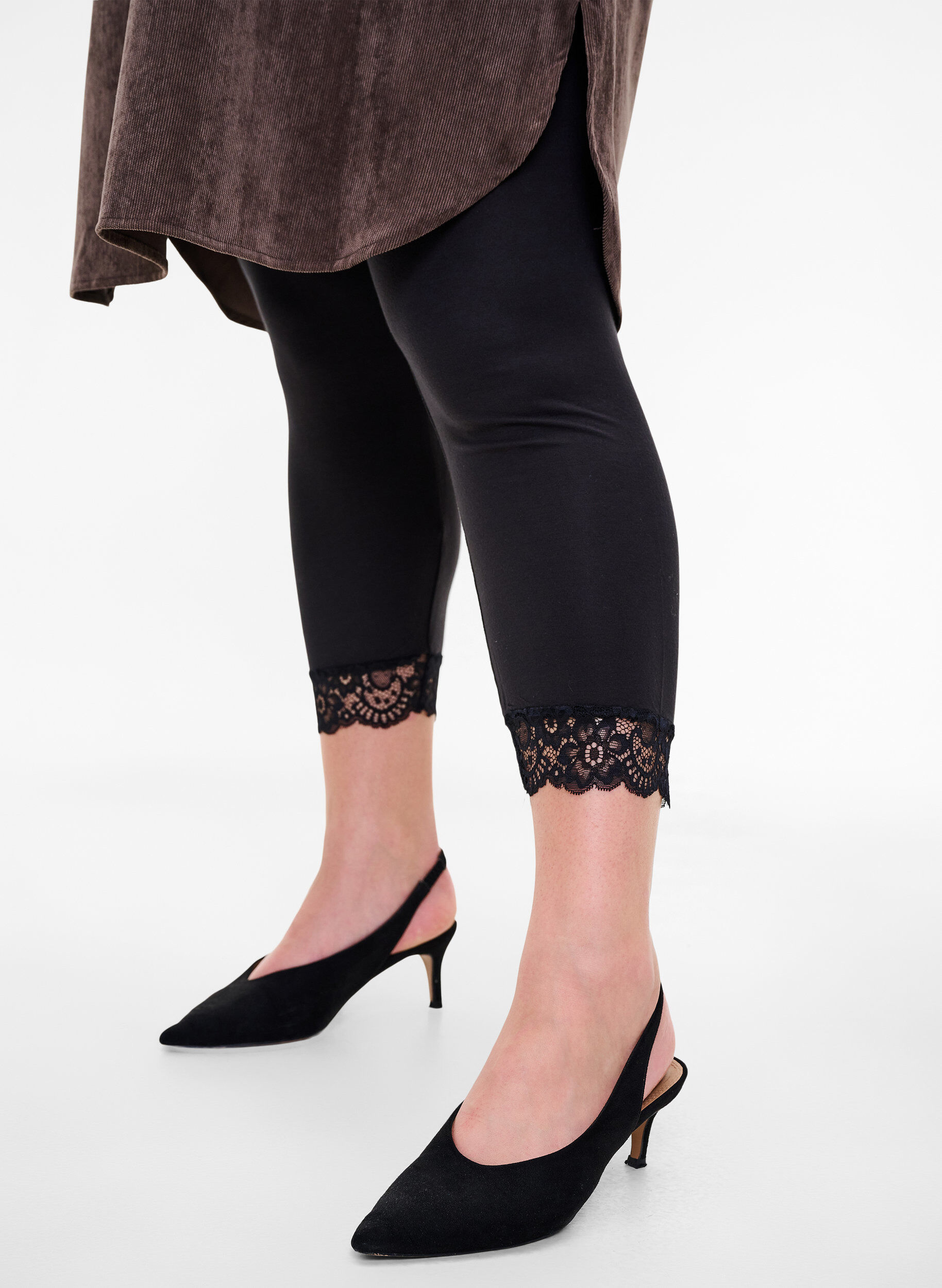 Zizzi Basic 3/4 legging met kanten rand, Black, Model image number 0