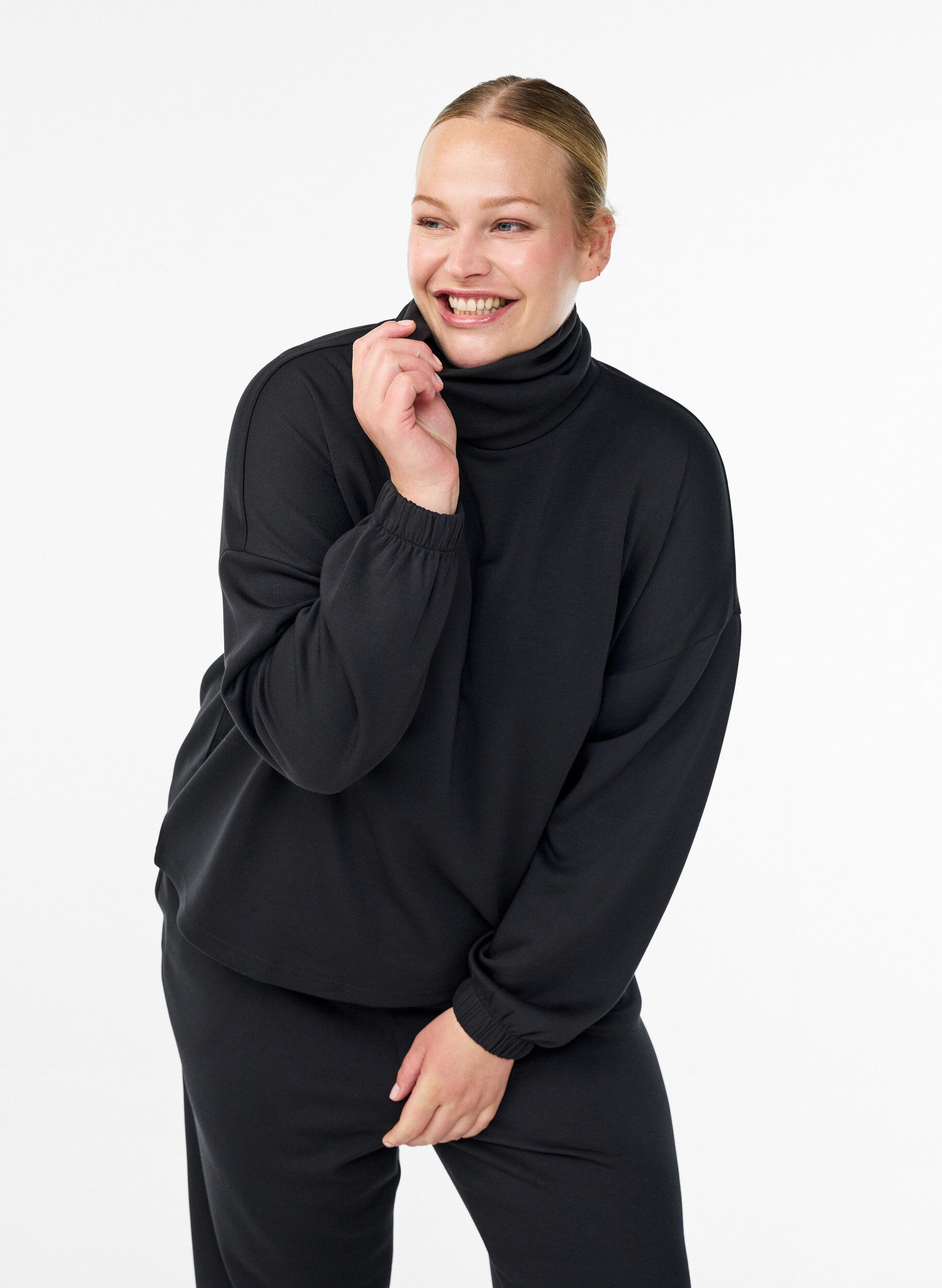 Blouse met turtleneck in modalmix, Zwart, Model