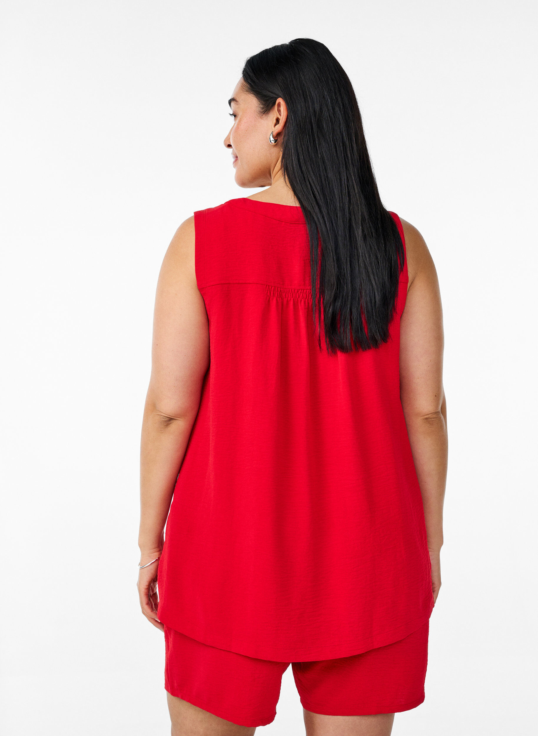 Zizzi Mouwloze top met kreukeffecten, Rood, Model image number 2