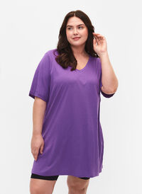 Effen kleur oversized v-hals t-shirt, Deep Lavender, Model