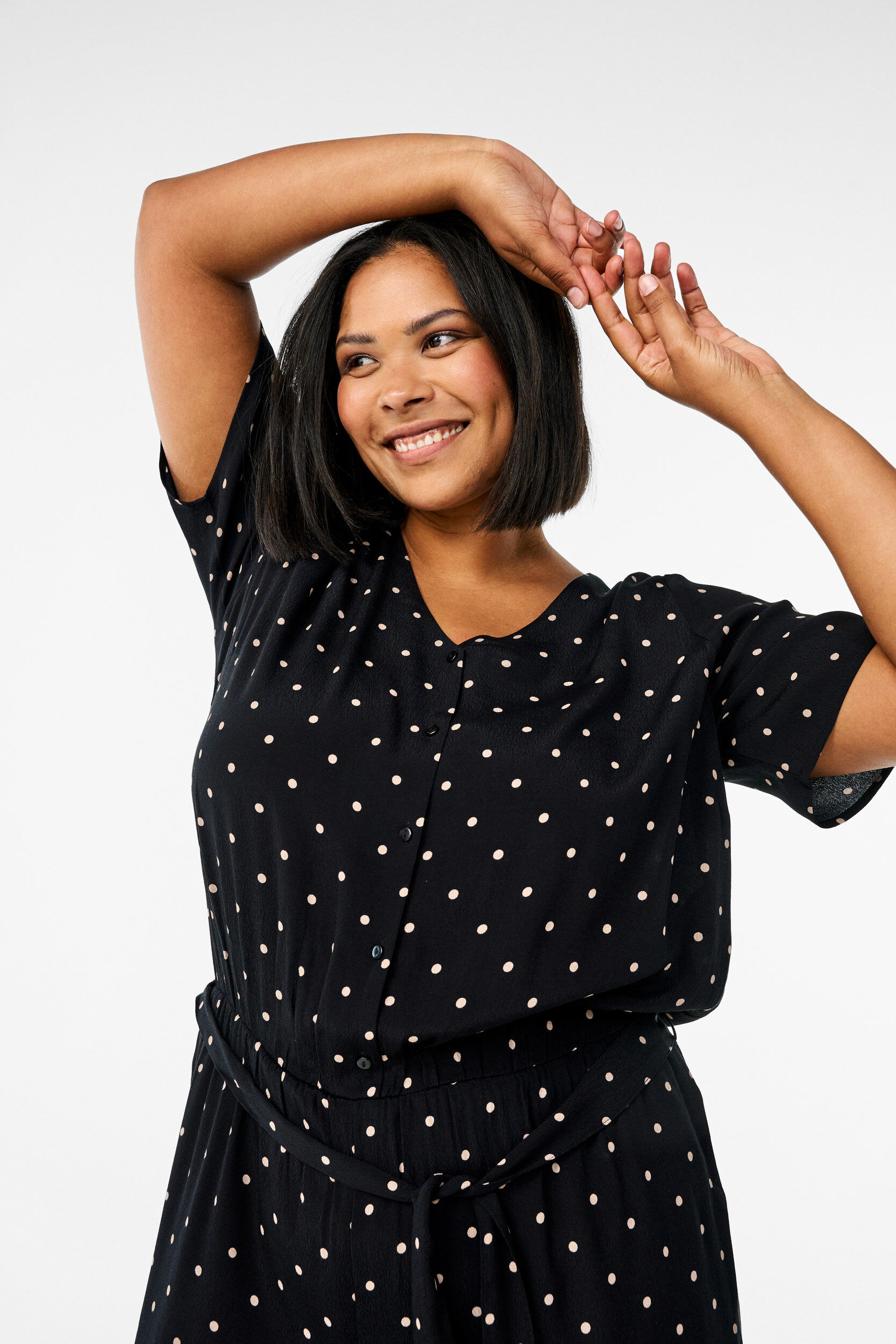 Zizzi Polkadot jumpsuit met korte mouwen, Zwart, Model image number 2