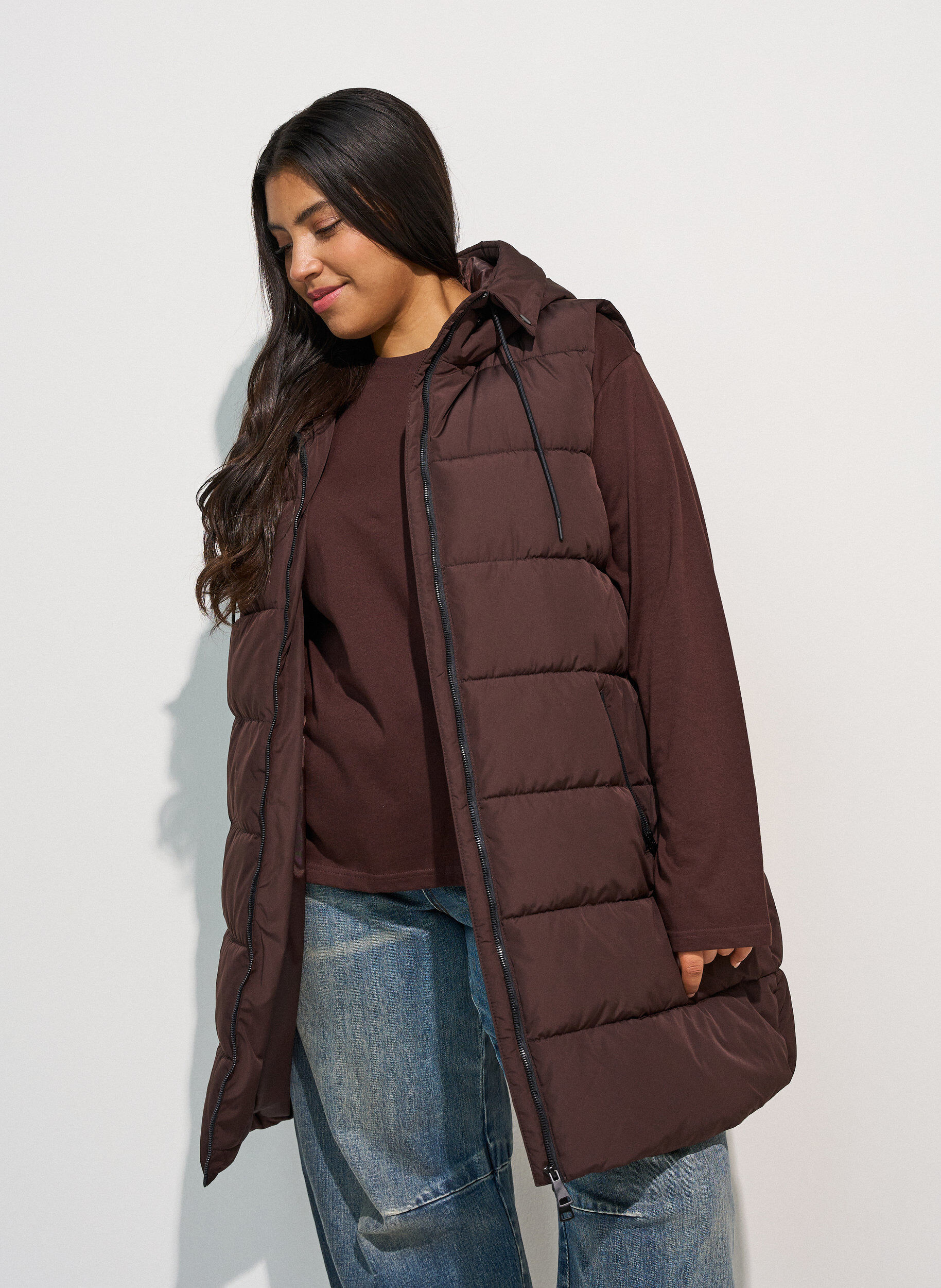 ZizziLange vest met capuchon en zakken, Bruin, Model image number 3
