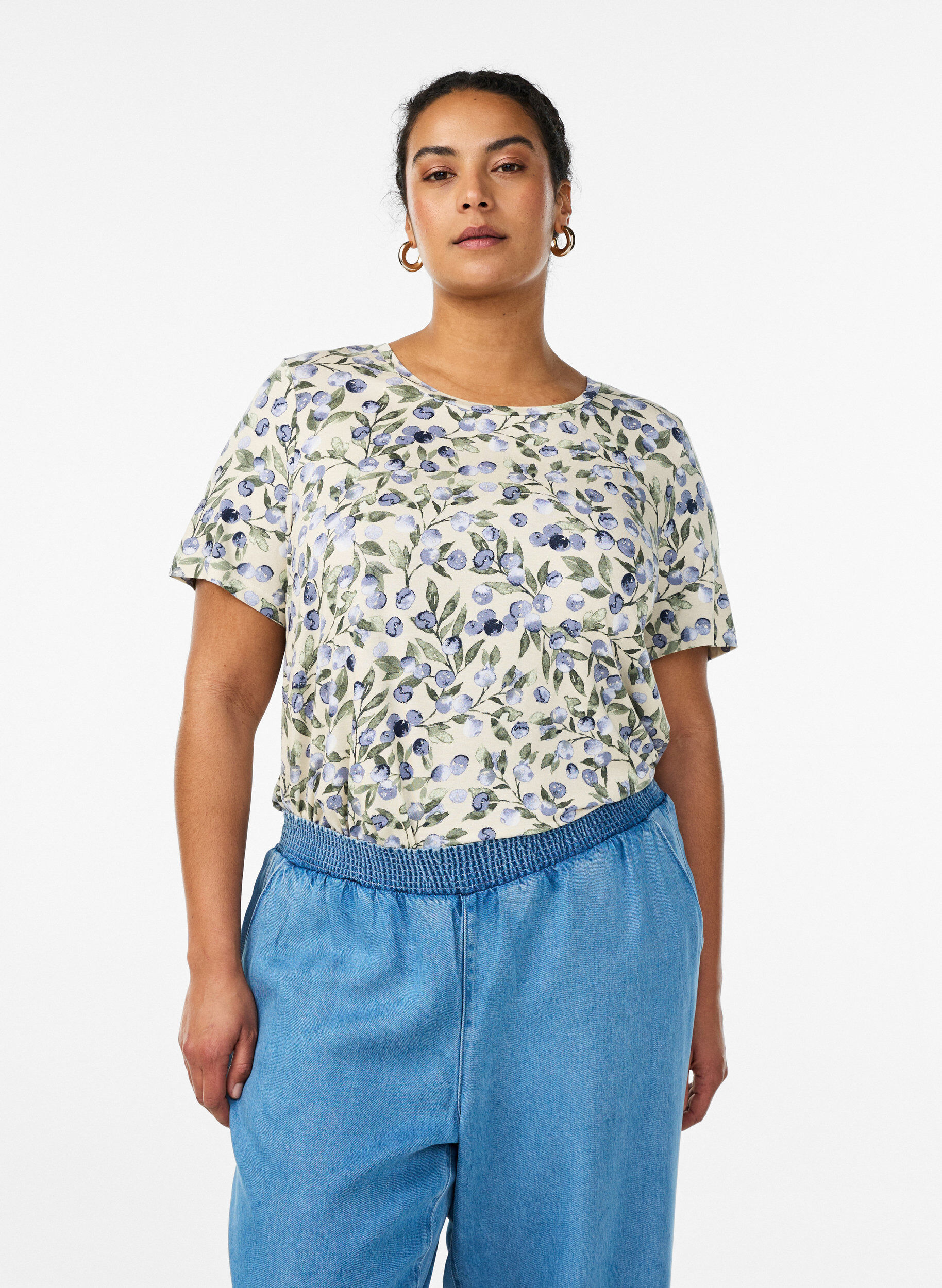 Zizzi T-shirt met bloemenprint, Vanille, Model image number 0