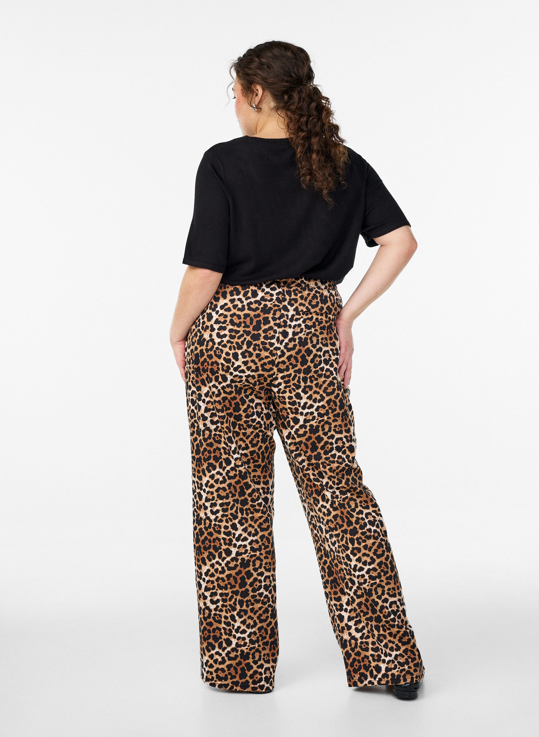 Zizzi Luipaardprint broek met straight-fit, Bruin, Model image number 1