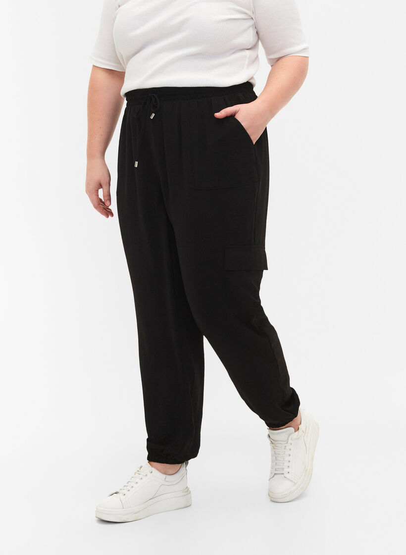 Effen broek met grote zakken, Black, Model image number 2