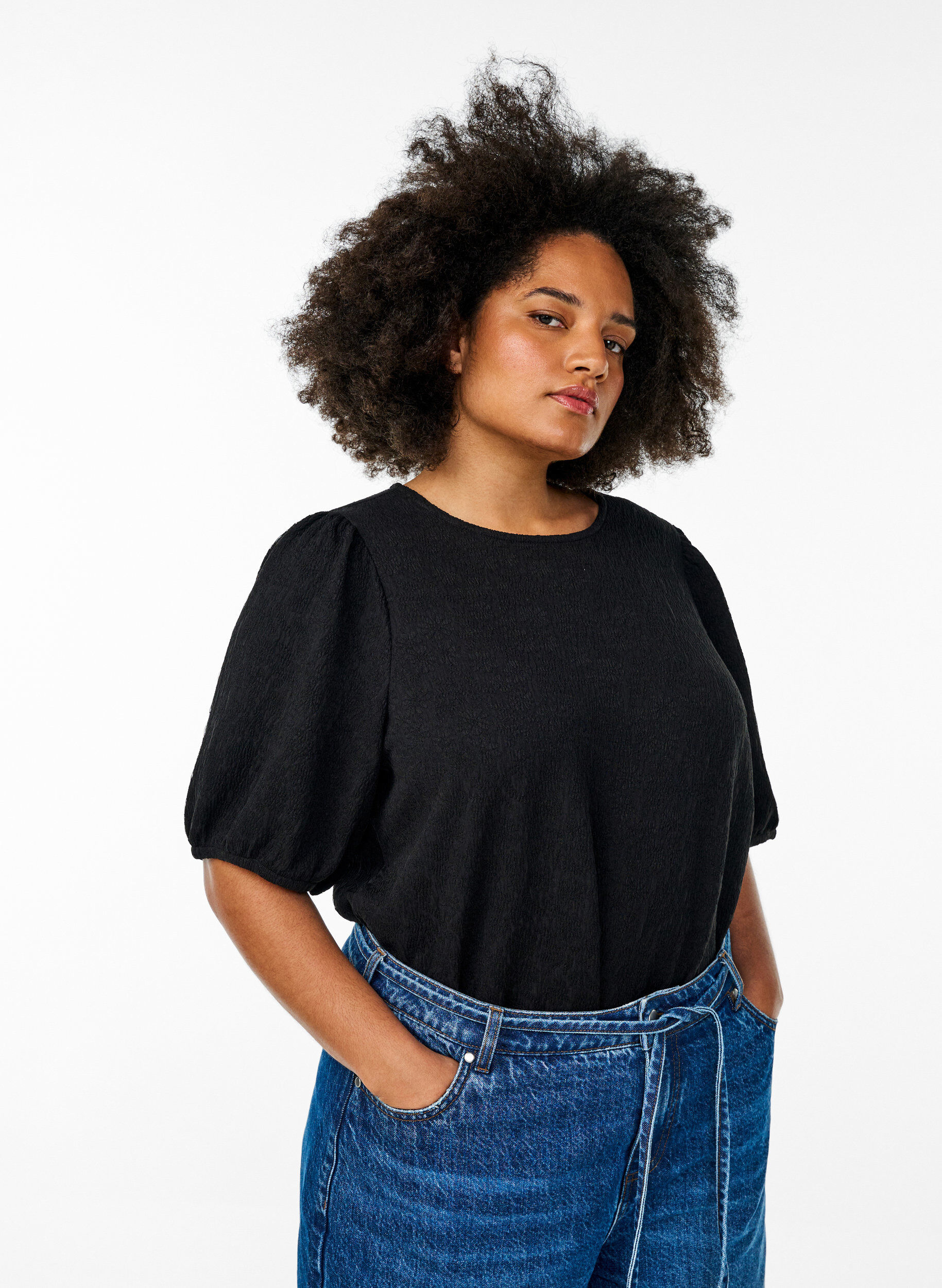 Zizzi Gestructureerde blouse met korte mouwen, Zwart, Model image number 0