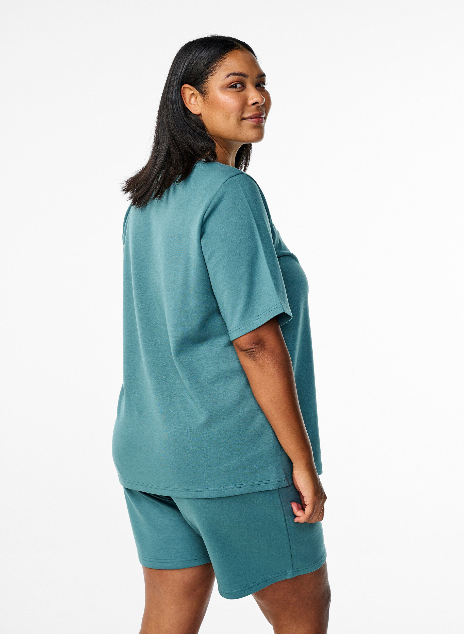 Zizzi Korte broek van modalmix met zakken, Groen, Model image number 2