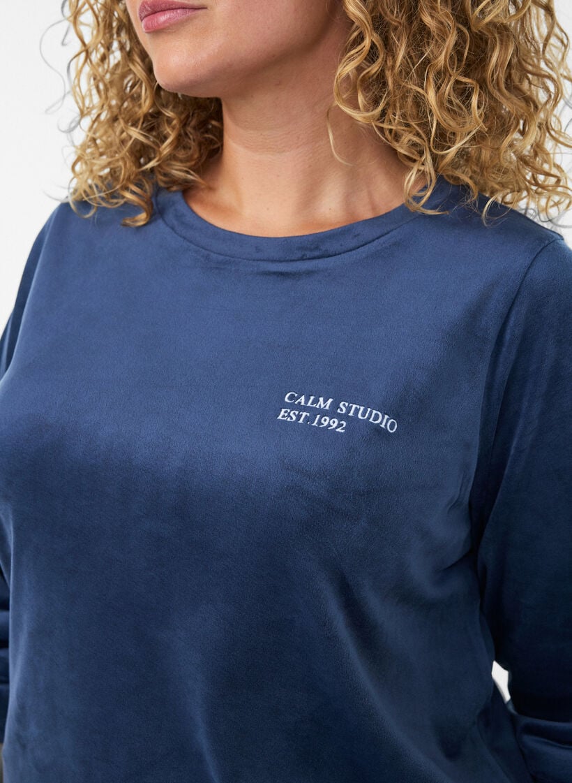 Velours blouse met geborduurde tekst, Blauw, Model image number 3