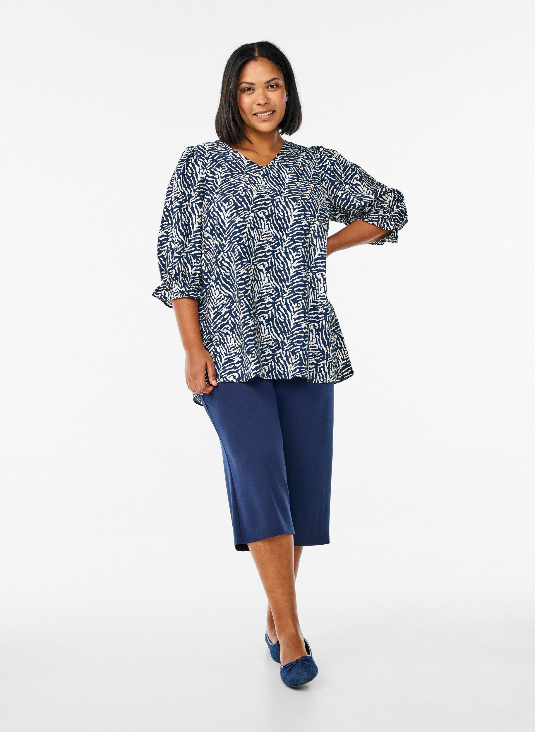 Zizzi Tuniek met 3/4 mouwen en een V-hals, Blauw, Model image number 1