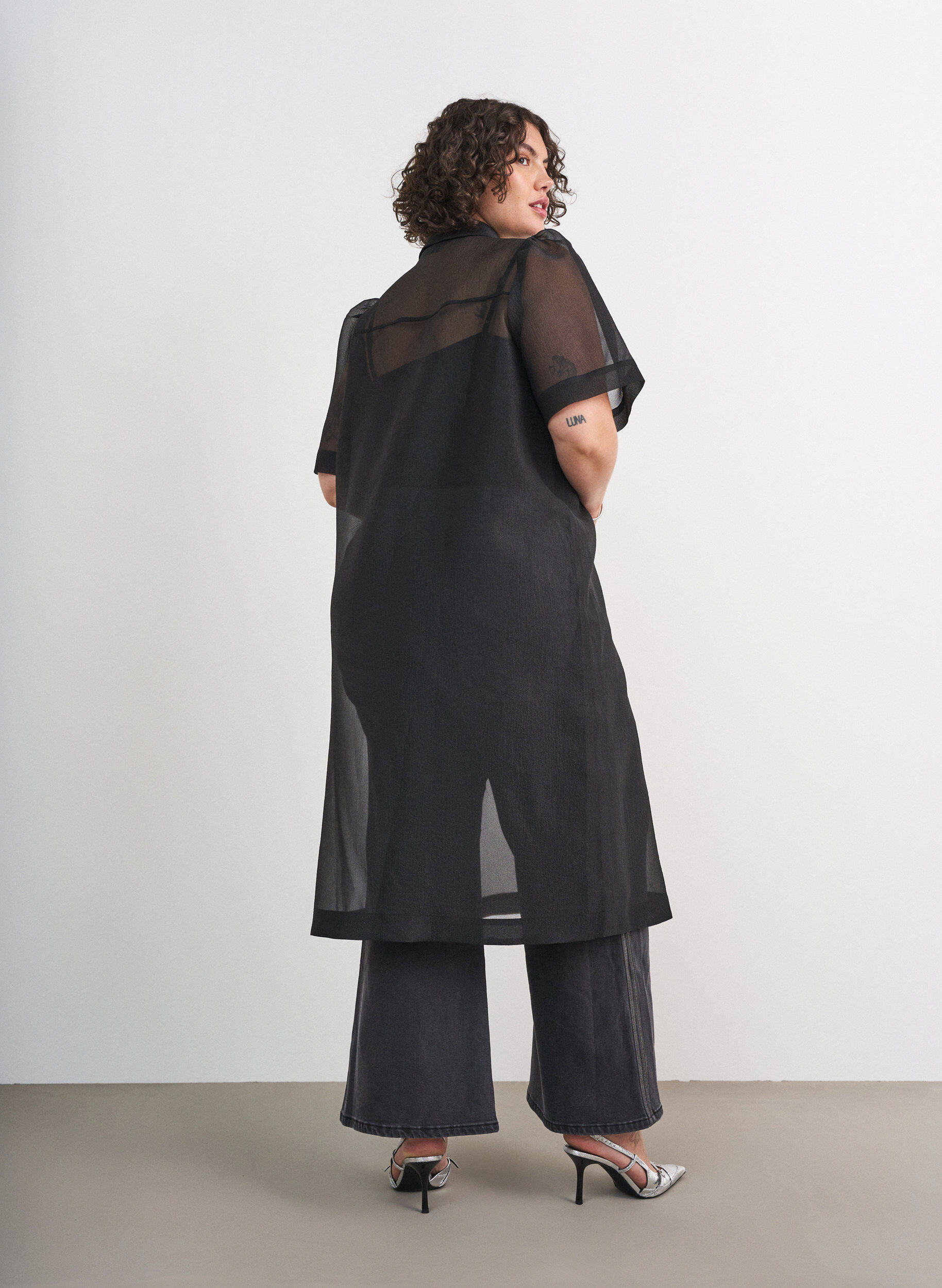 ZizziOrganza jurk met puffmouwen en borstzakken, Zwart, Model image number 2