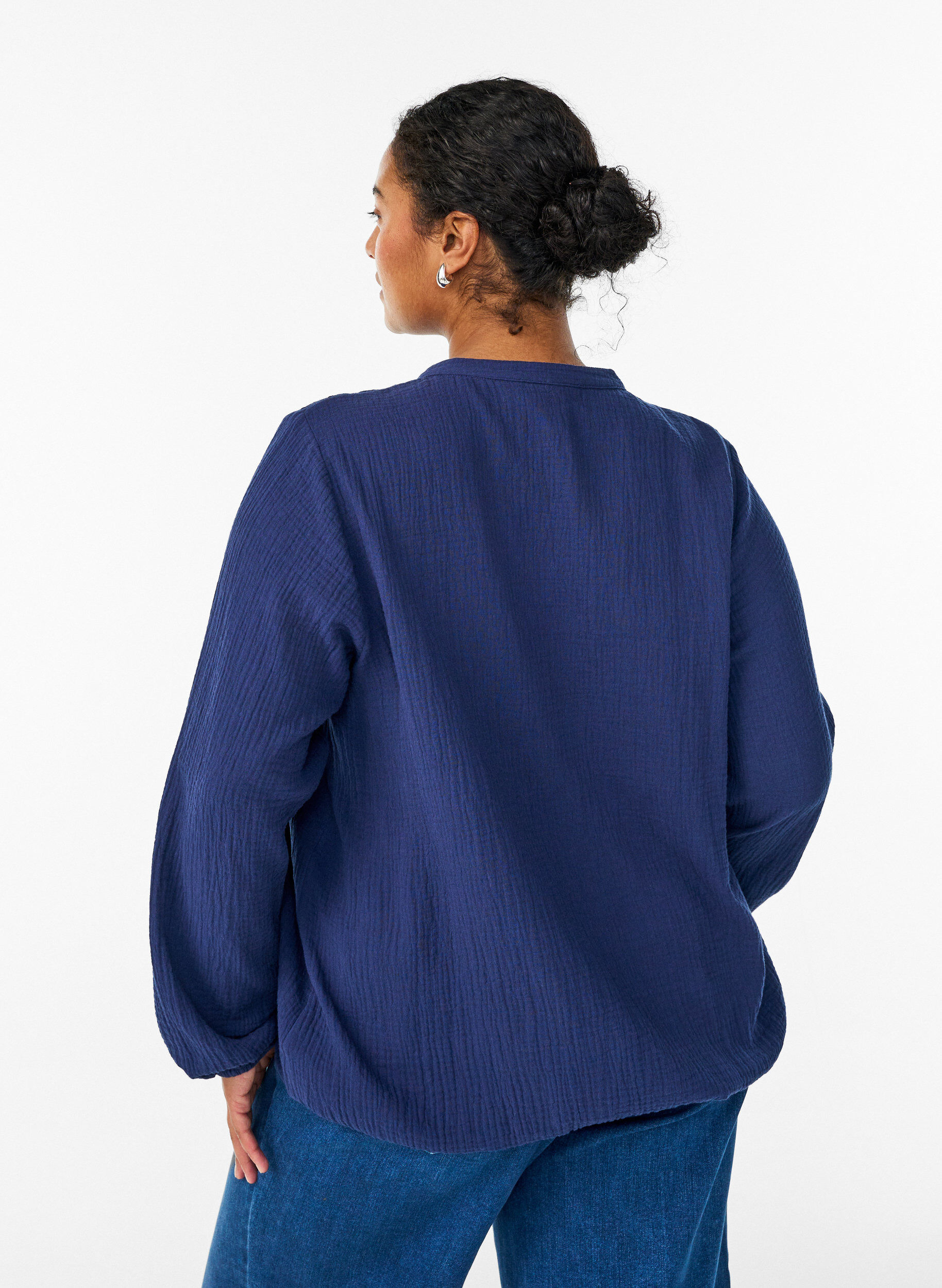 Zizzi Katoenen mousseline blouse met geborduurde details, Blauw, Model image number 2