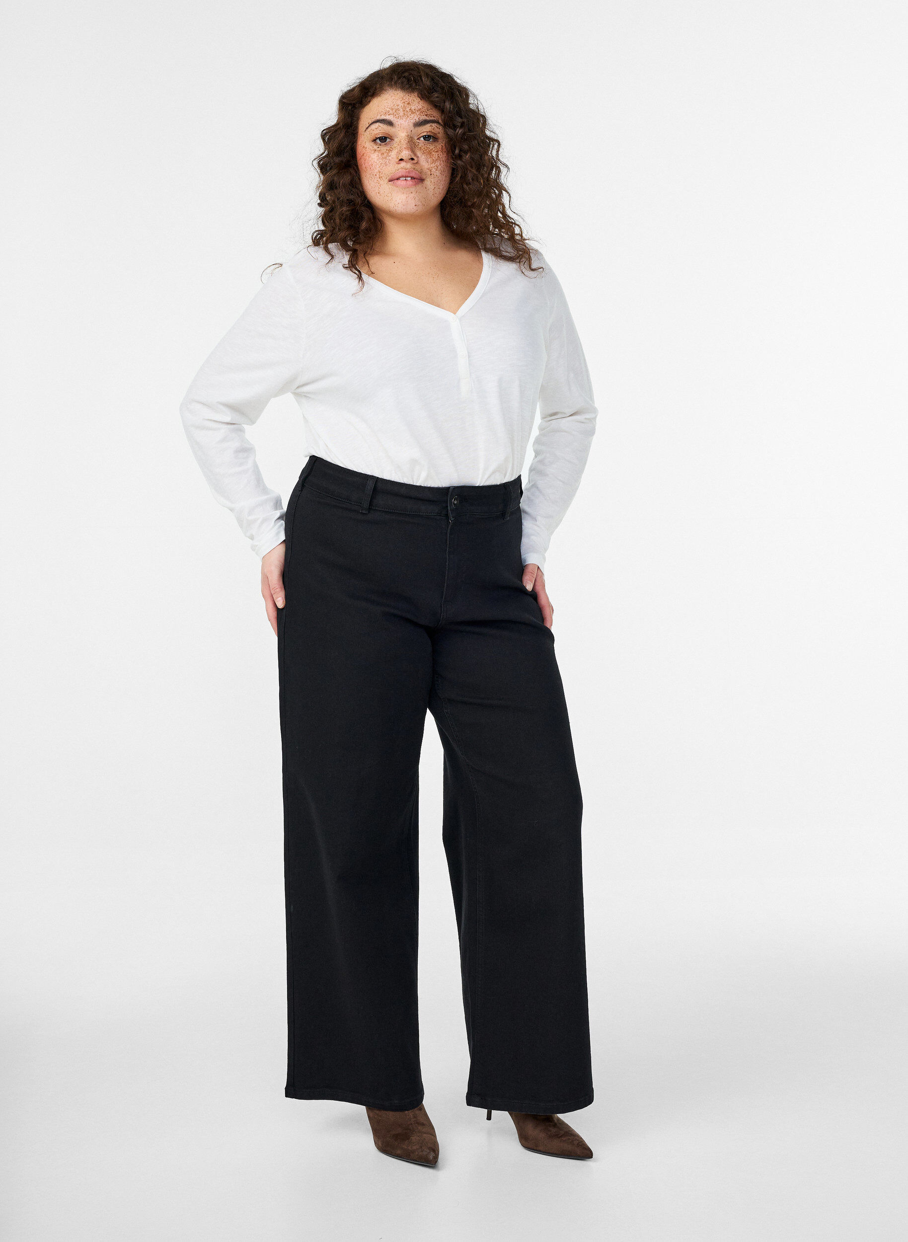 ZizziT-shirt met lange mouwen, V-hals en knopen, Wit, Model image number 1