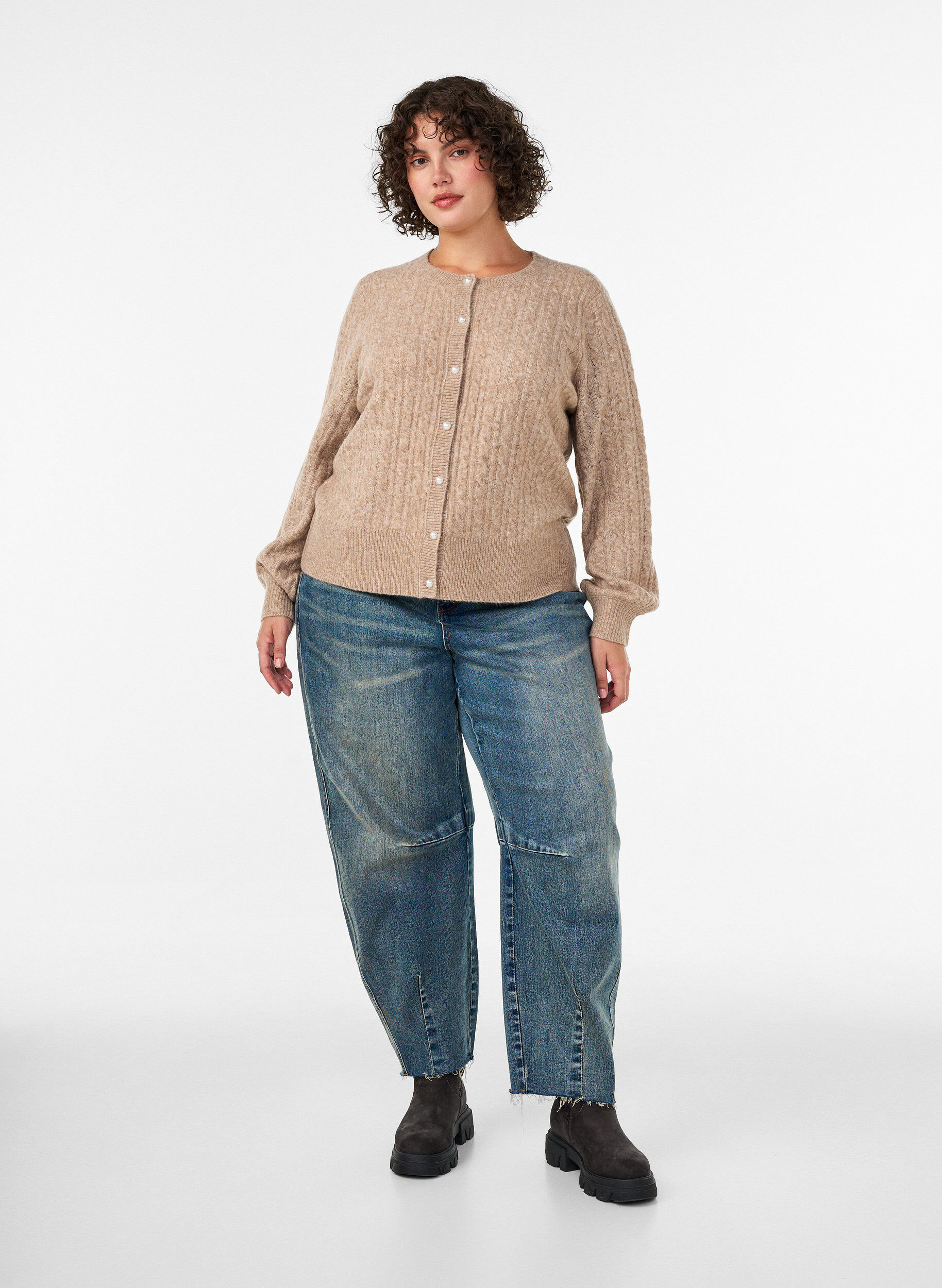 ZizziKabelgebreid vest met parelknopen, Beige, Model image number 1