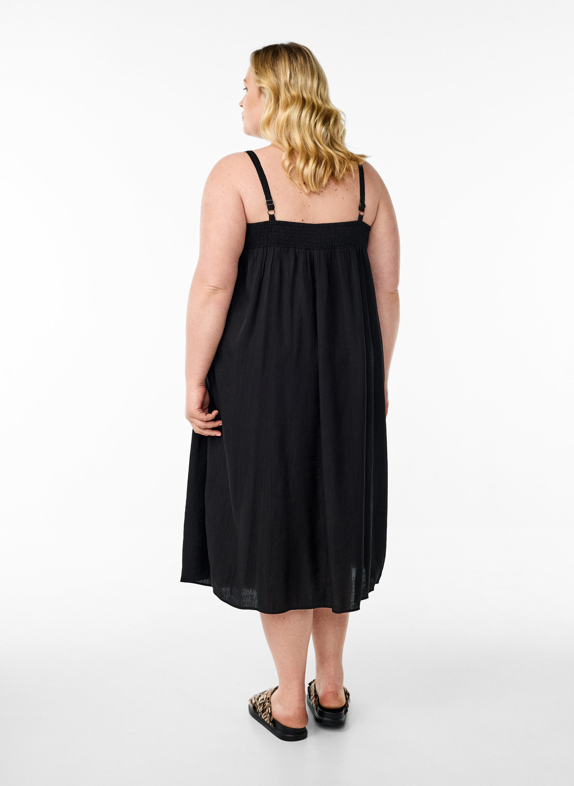 Zizzi Midi slip jurk van viscose, Zwart, Model image number 2