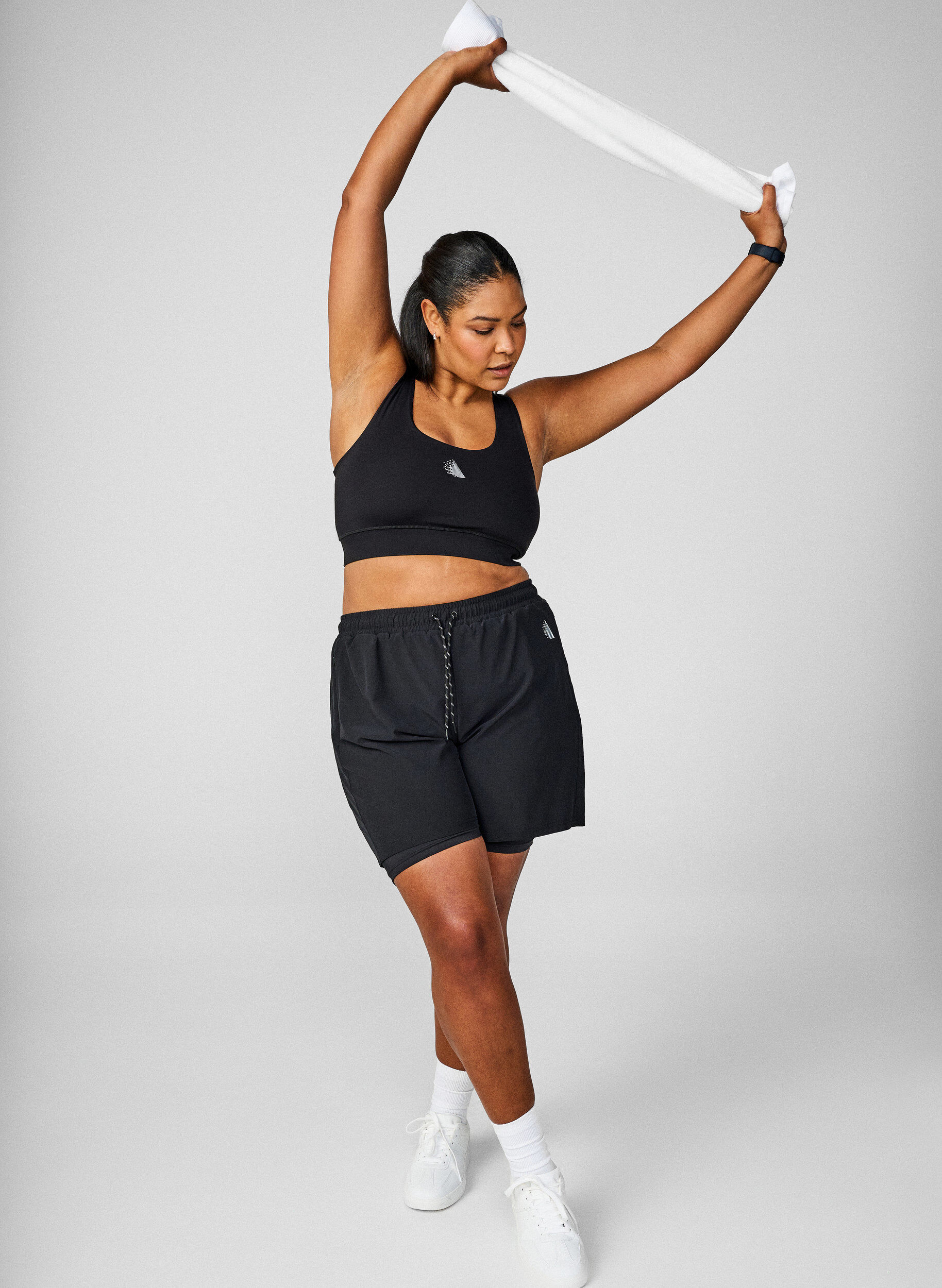 Zizzi Trainingsshort met binnenbroekje, Zwart, Image image number 0