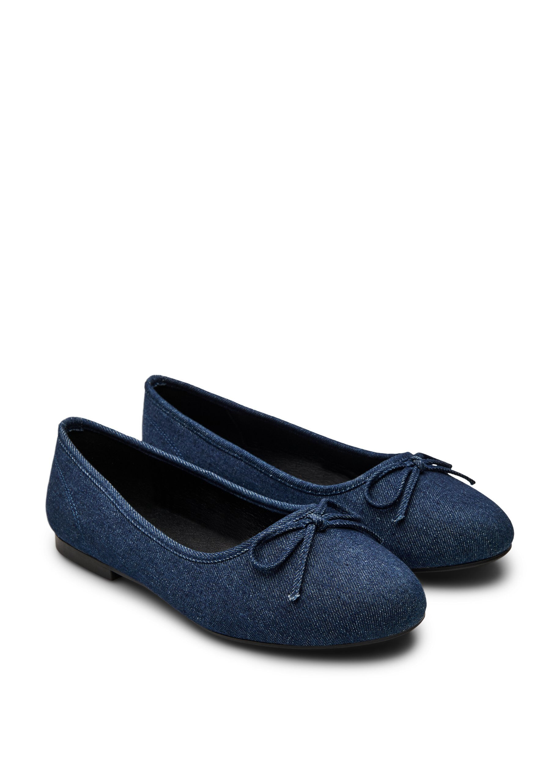 Zizzi Wide fit - Denim ballerina met strik, Blauw, Packshot image number 1