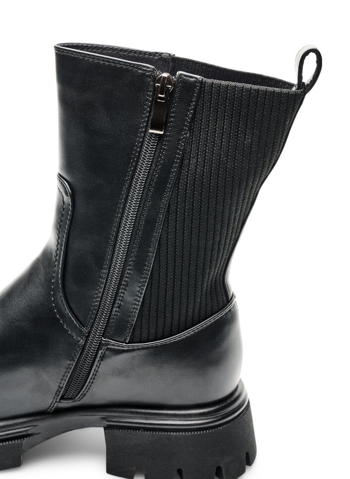 Chelsea boot met een chunky zool en geribde panelen, Zwart, Packshot image number 3