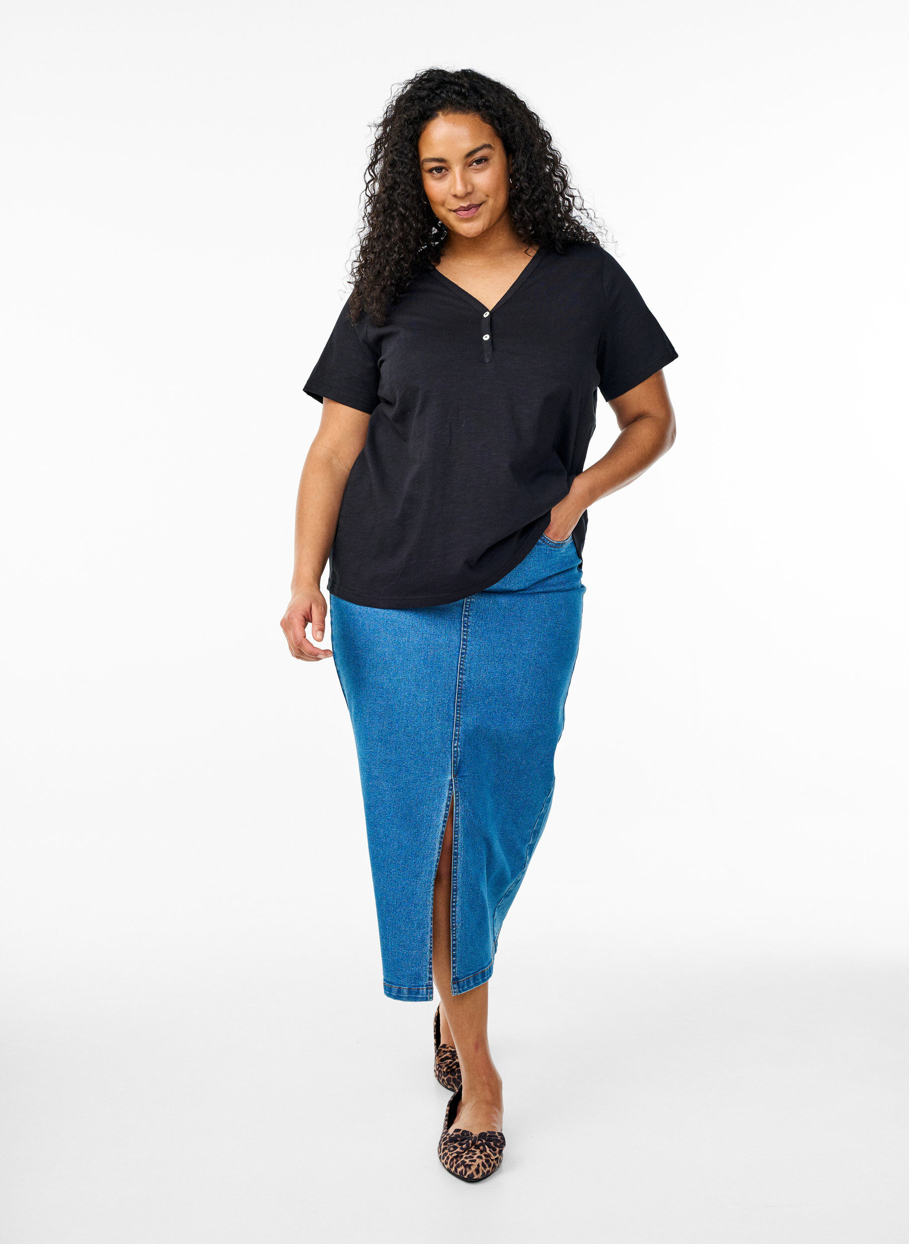 ZizziT-shirt met knoopdetail, Zwart, Model image number 1