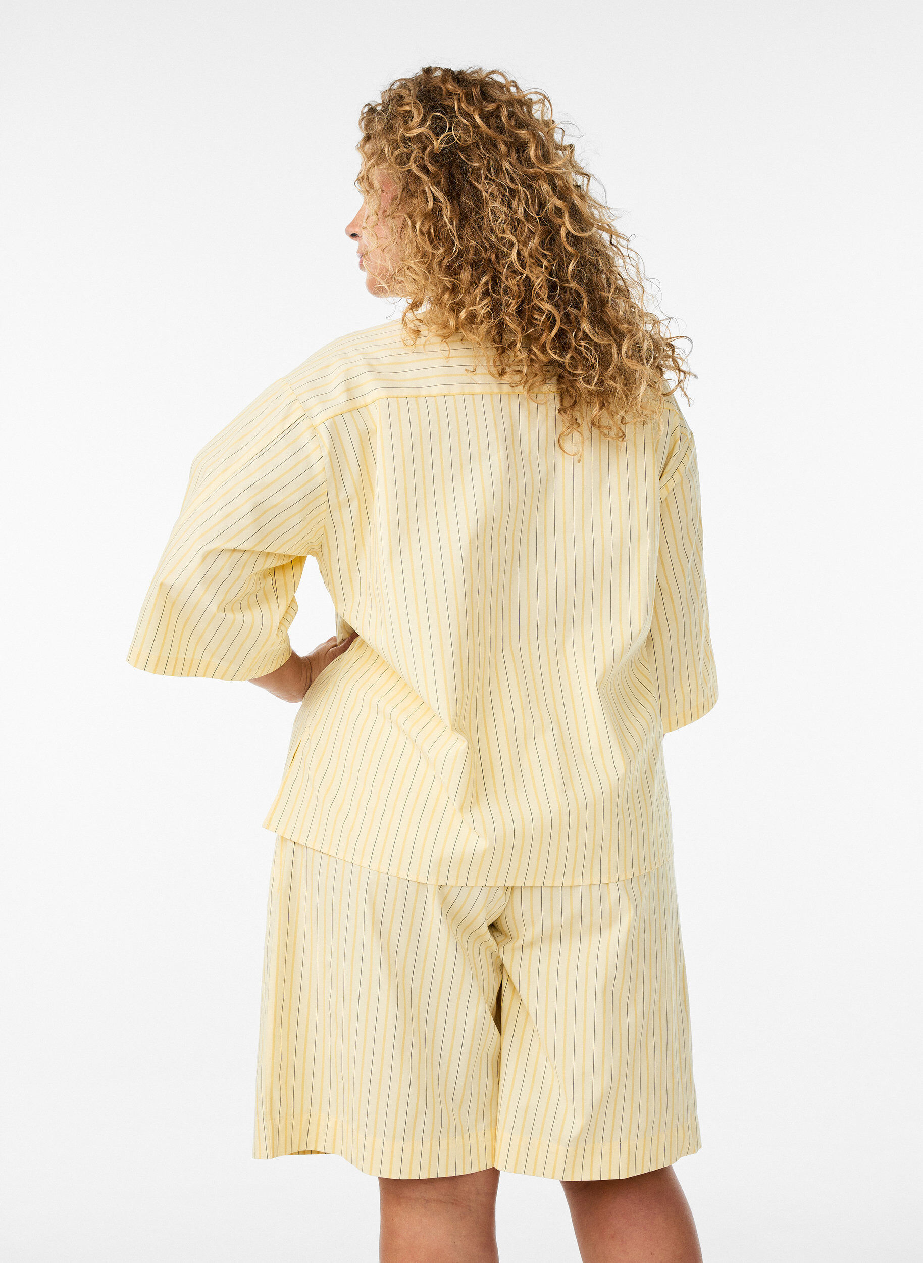 ZizziGestreepte shorts met een hoge taille en los pasvorm, Geel, Model image number 2