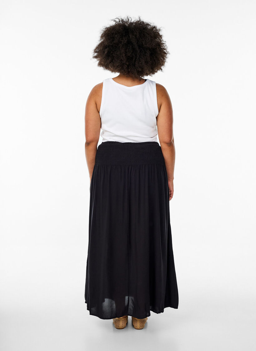 Maxi rok in viscose met smokwerk, Zwart, Model image number 2