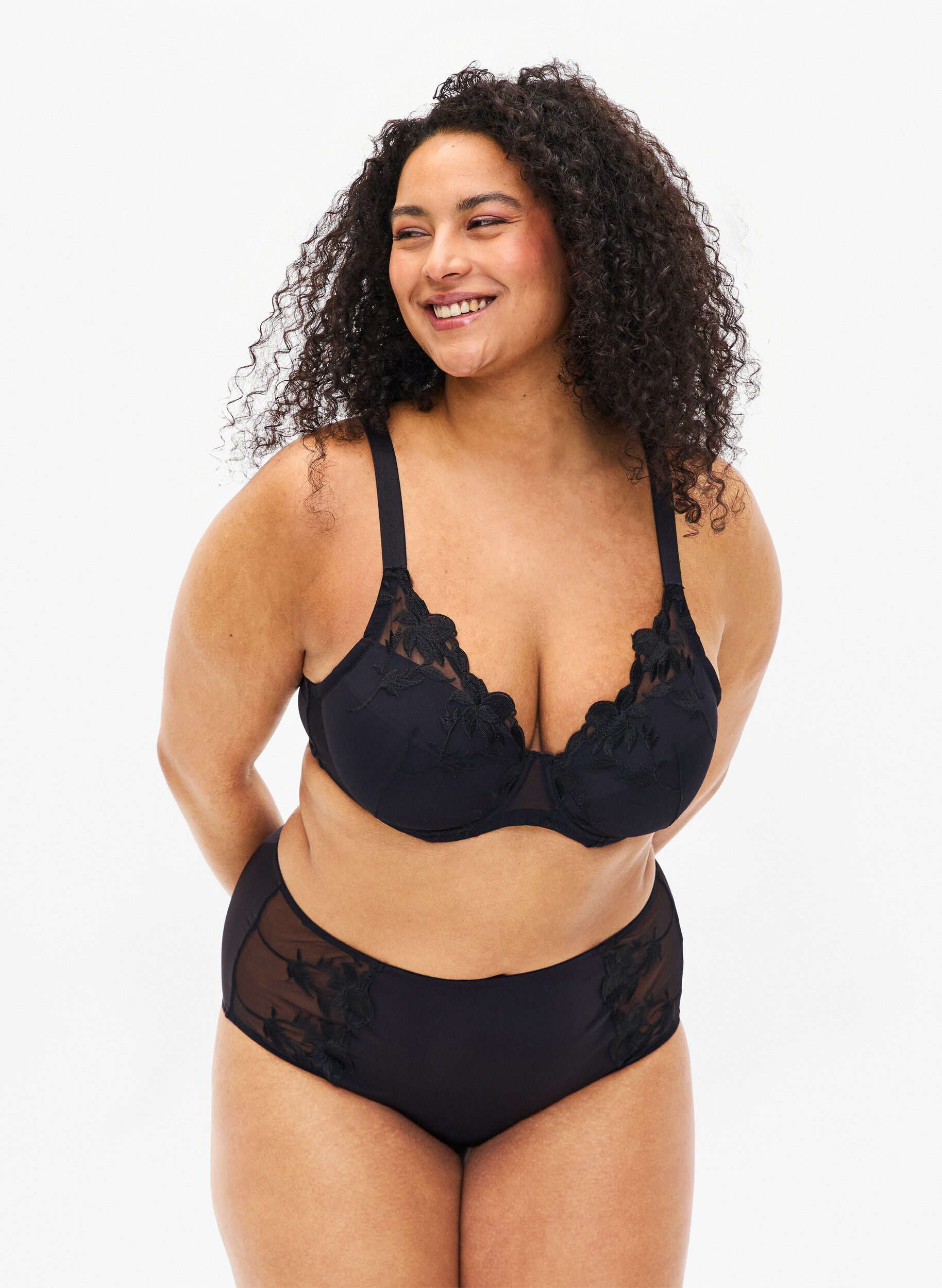 Zizzi Hipsterslip met borduursel en normale taille, Black, Model image number 0