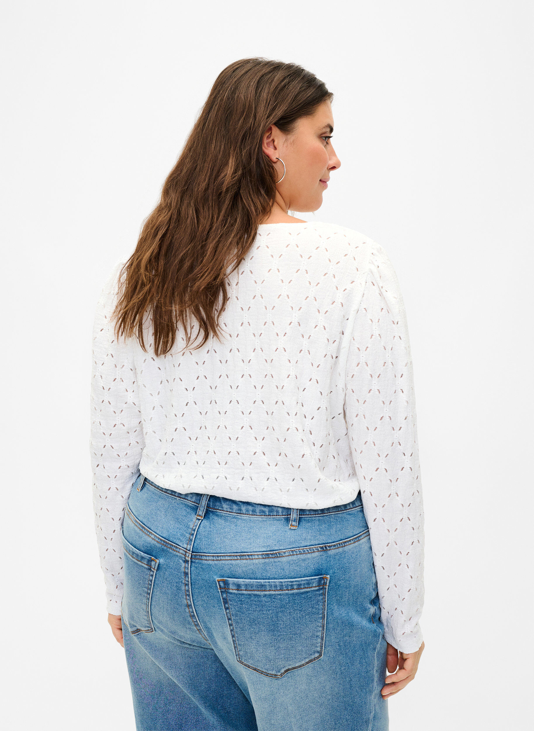 Zizzi Blouse met V-hals en gaatjespatroon, Off White, Model image number 1