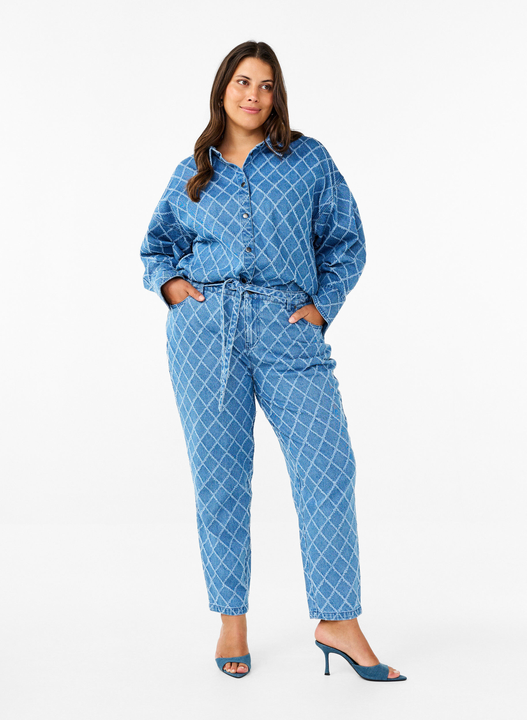 Zizzi Cropped Mille jeans met destroy patroon, Blue Denim, Model image number 0