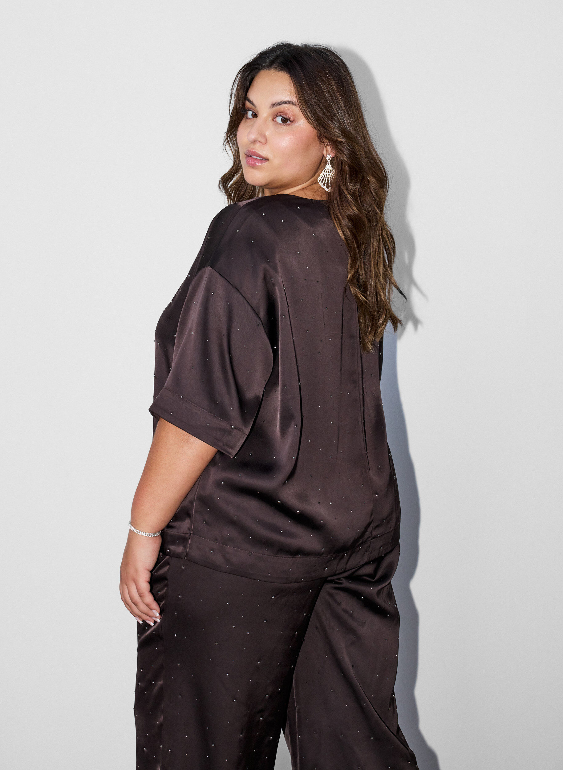 ZizziSatijnen blouse met strass en elleboogmouwen, Bruin, Model image number 2