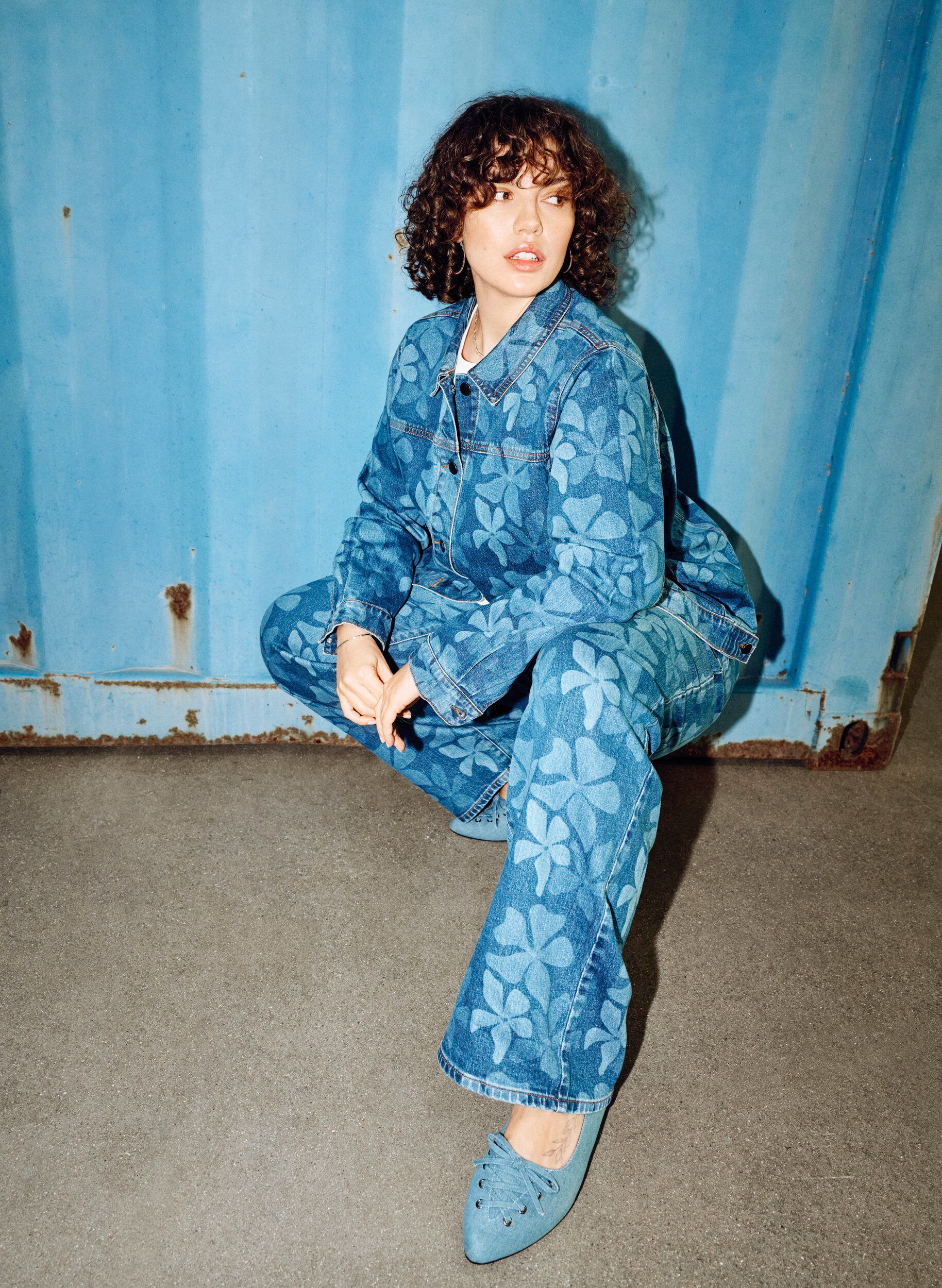 Zizzi Denimjack met bloemenpatroon, Blauw, Image image number 0