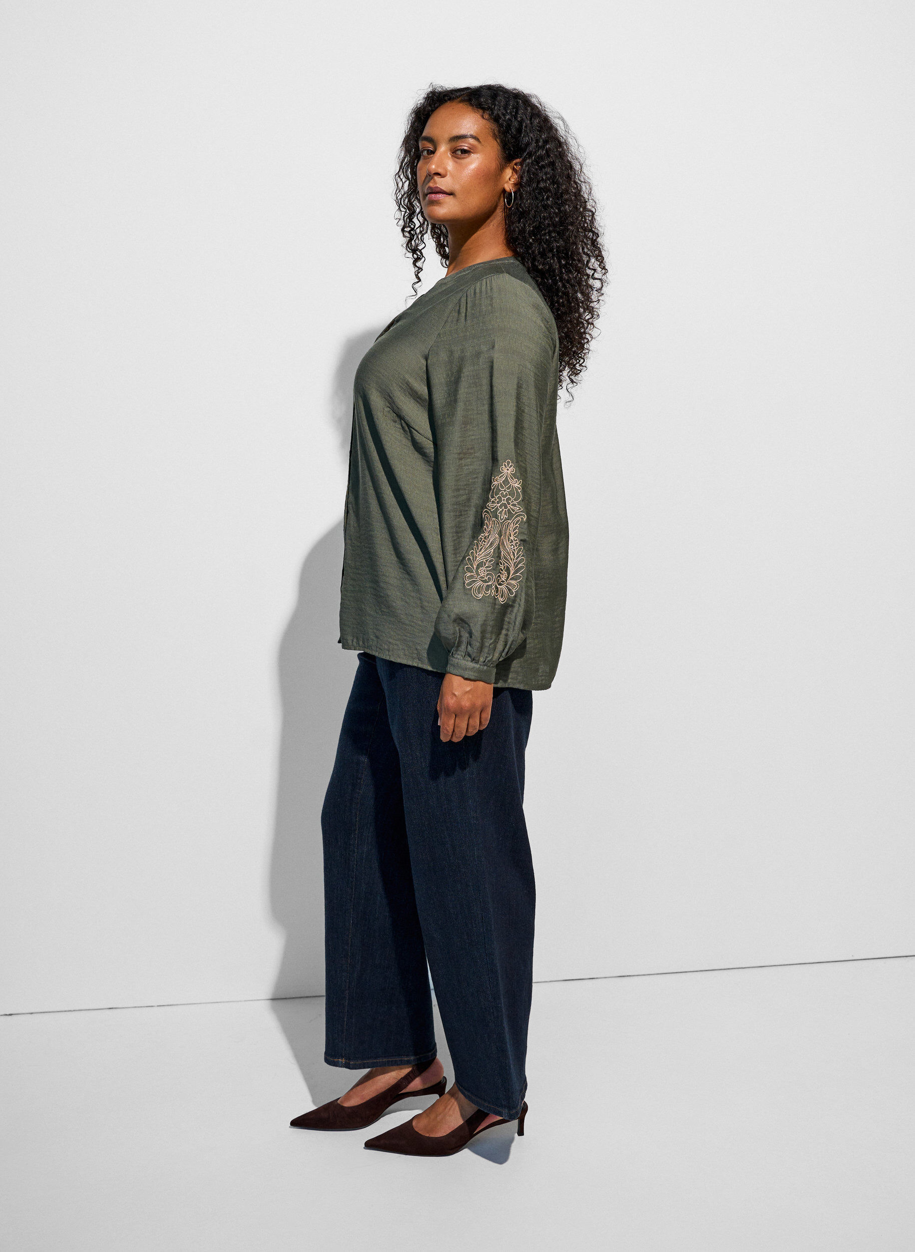 ZizziViscose shirt met geborduurde mouwen, Groen, Model image number 3
