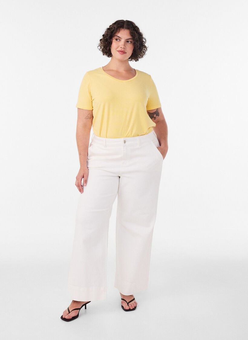 Basic t-shirt in effen kleur met katoen, Geel, Model image number 1