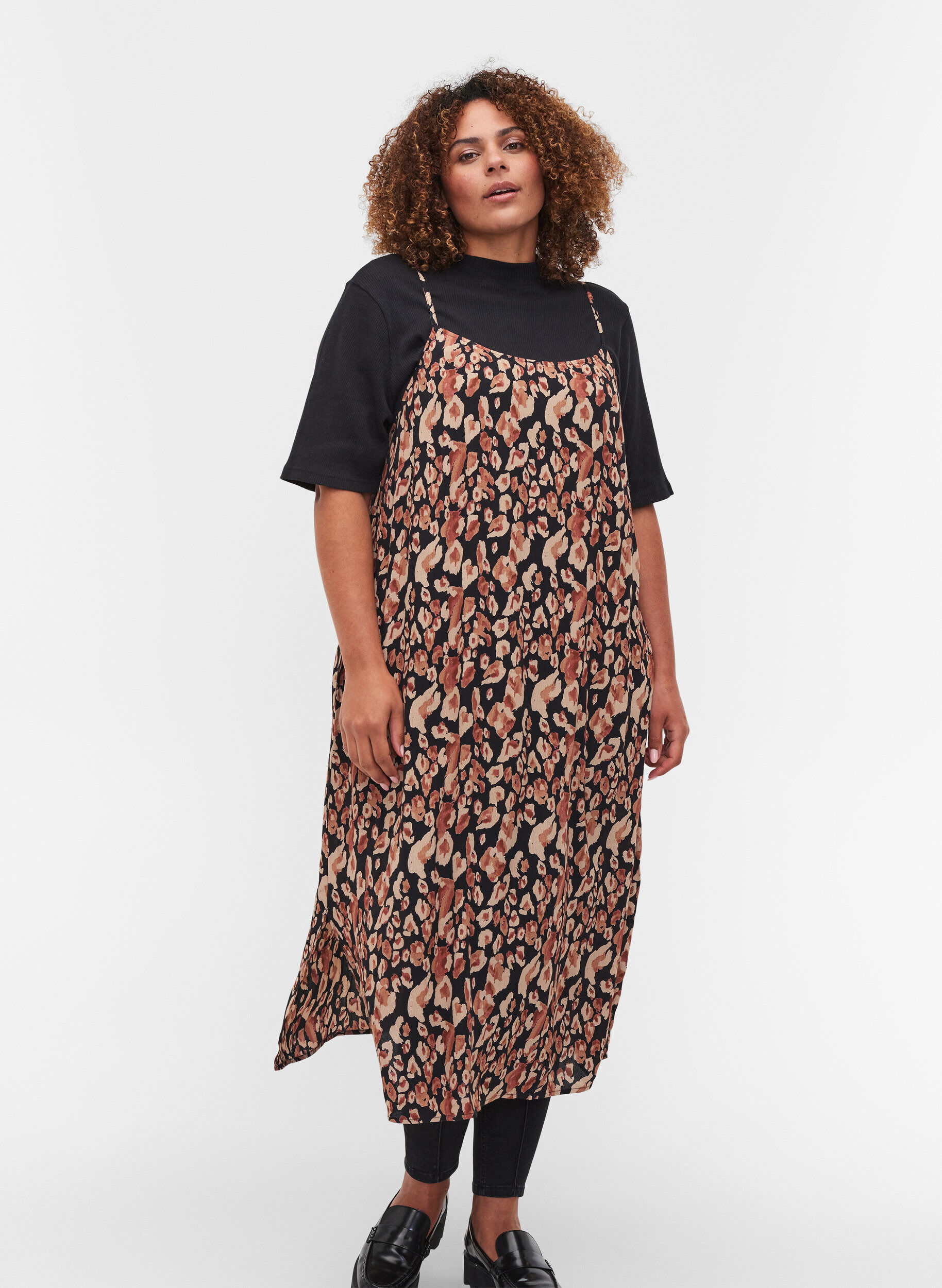 Zizzi Midi-jurk in viscose met dunne bandjes, Leo AOP, Model image number 0