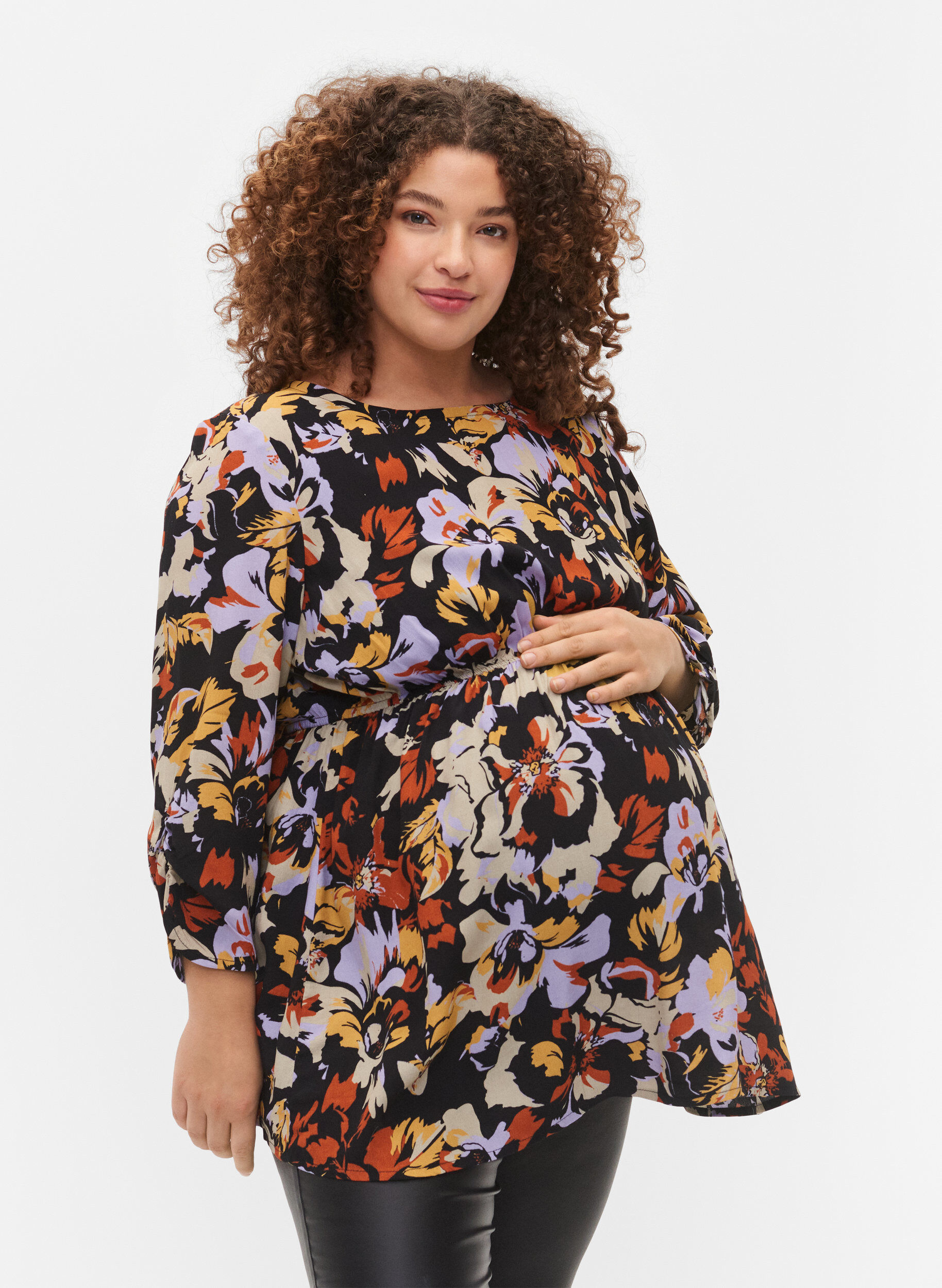 Zizzi Viscose zwangerschapstop met bloemenprint, Black Flower AOP, Model image number 0