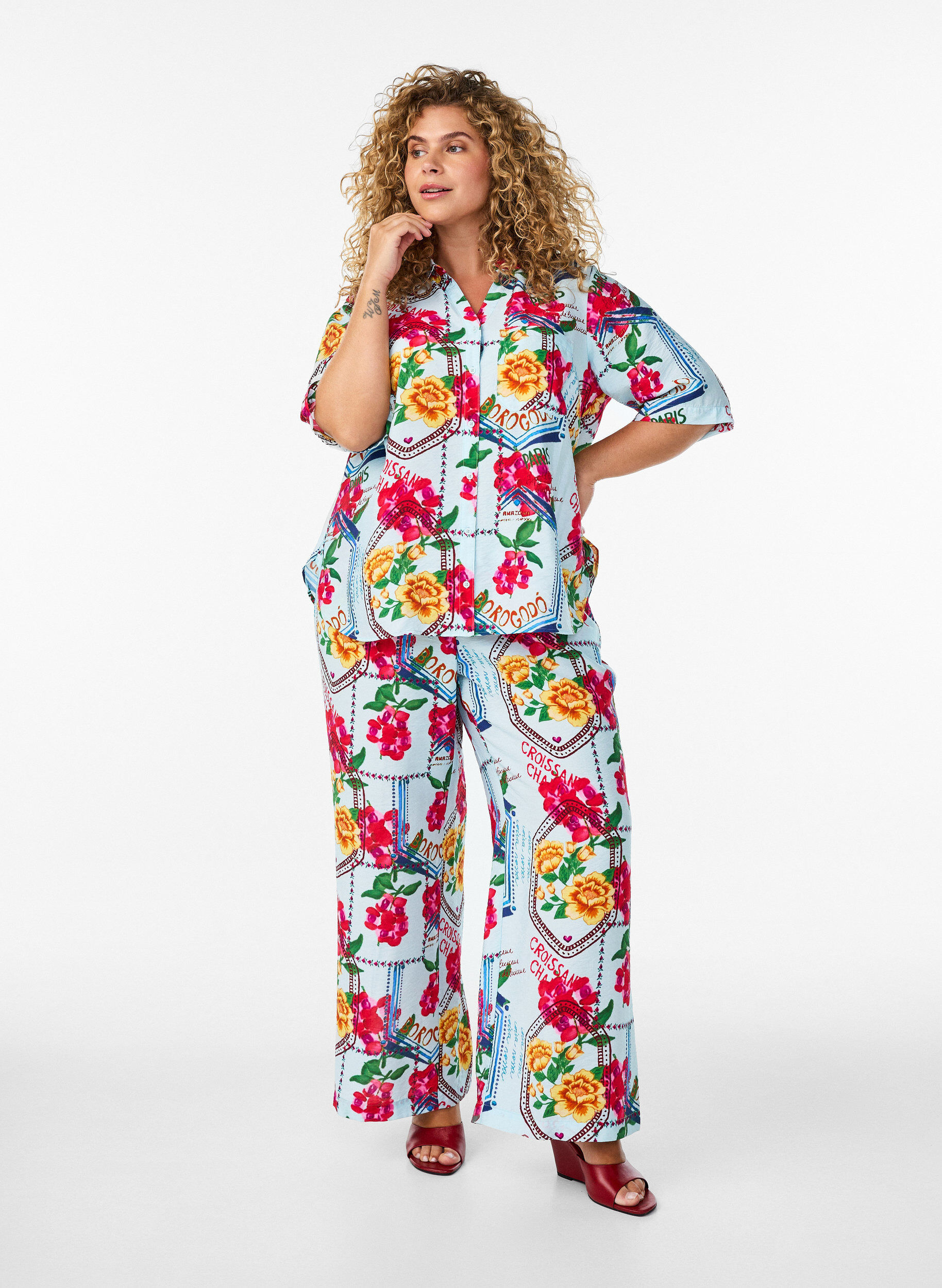 ZizziStraight-fit broek met een kleurrijke print, Blauw, Model image number 0